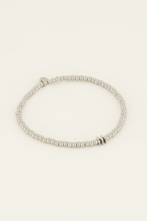 Elastische armband van bolletjes met initial