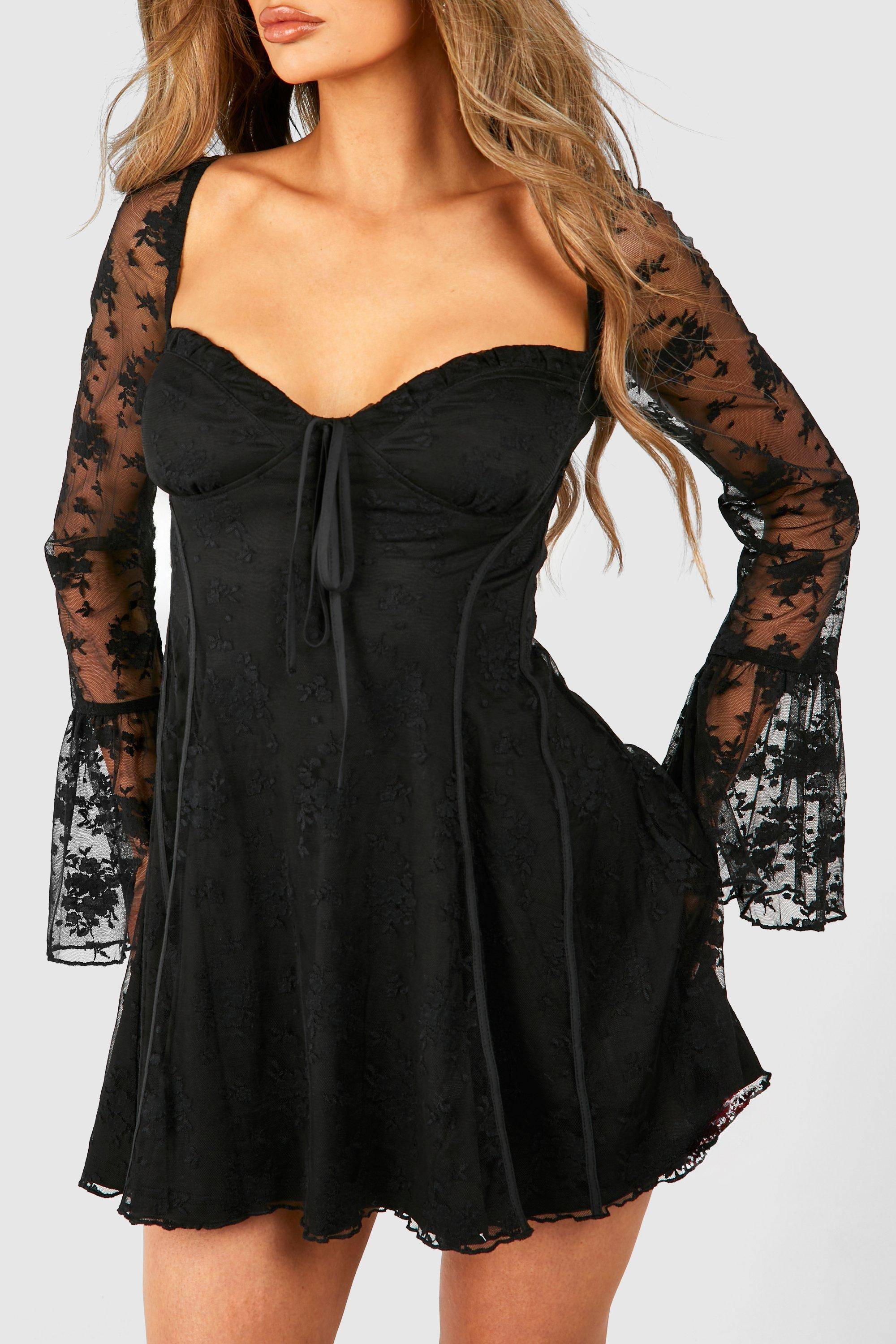 boohoo Robe courte en dentelle à manches évasées