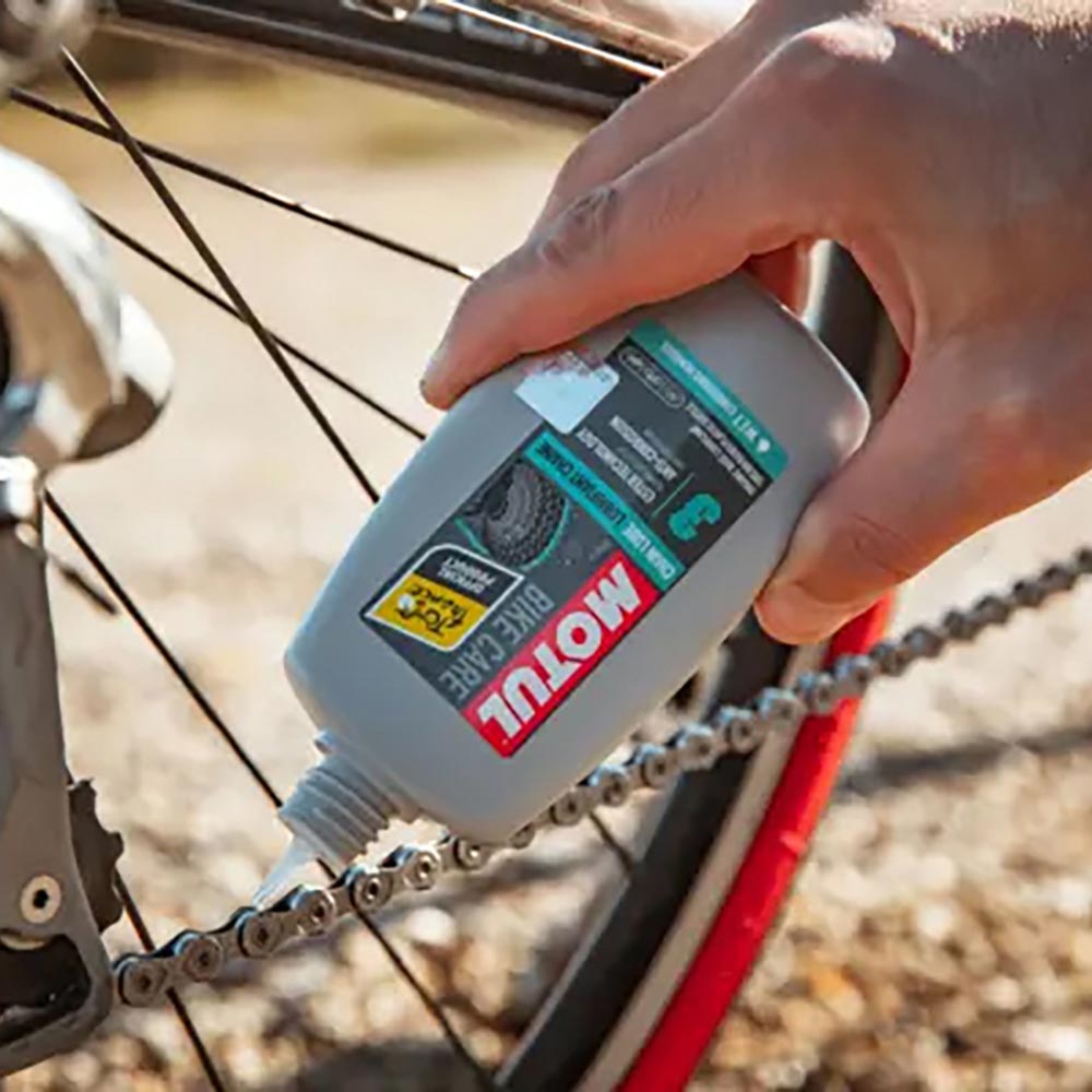 Motul - Lubrifiant chaîne Chain Lube Wet Bike Care 100 ml