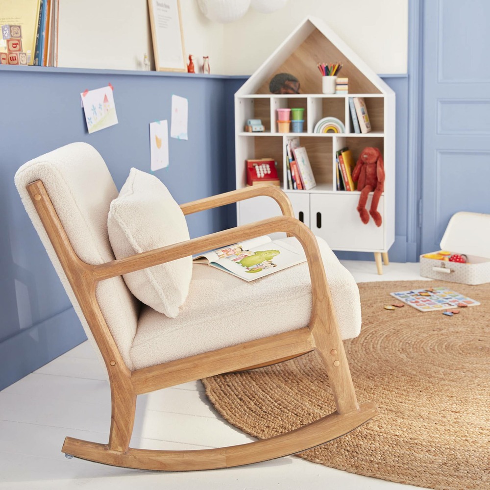 Fauteuil à bascule design en bois et tissu. Bouclettes blanches. 1 place. Rocking chair scandinave