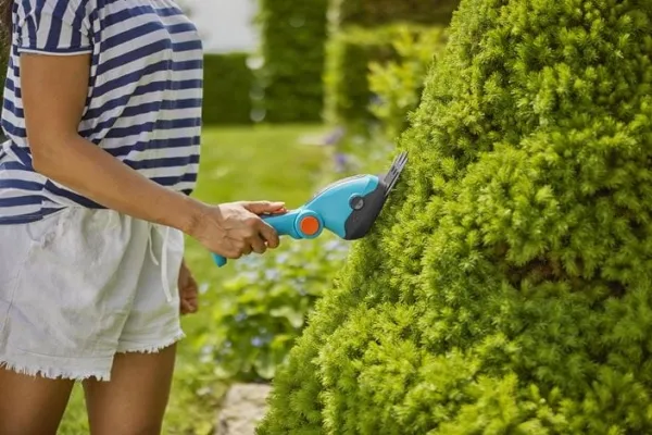 Gardena Batteridrevet græssaks og busktrimmer ComfortCut Li