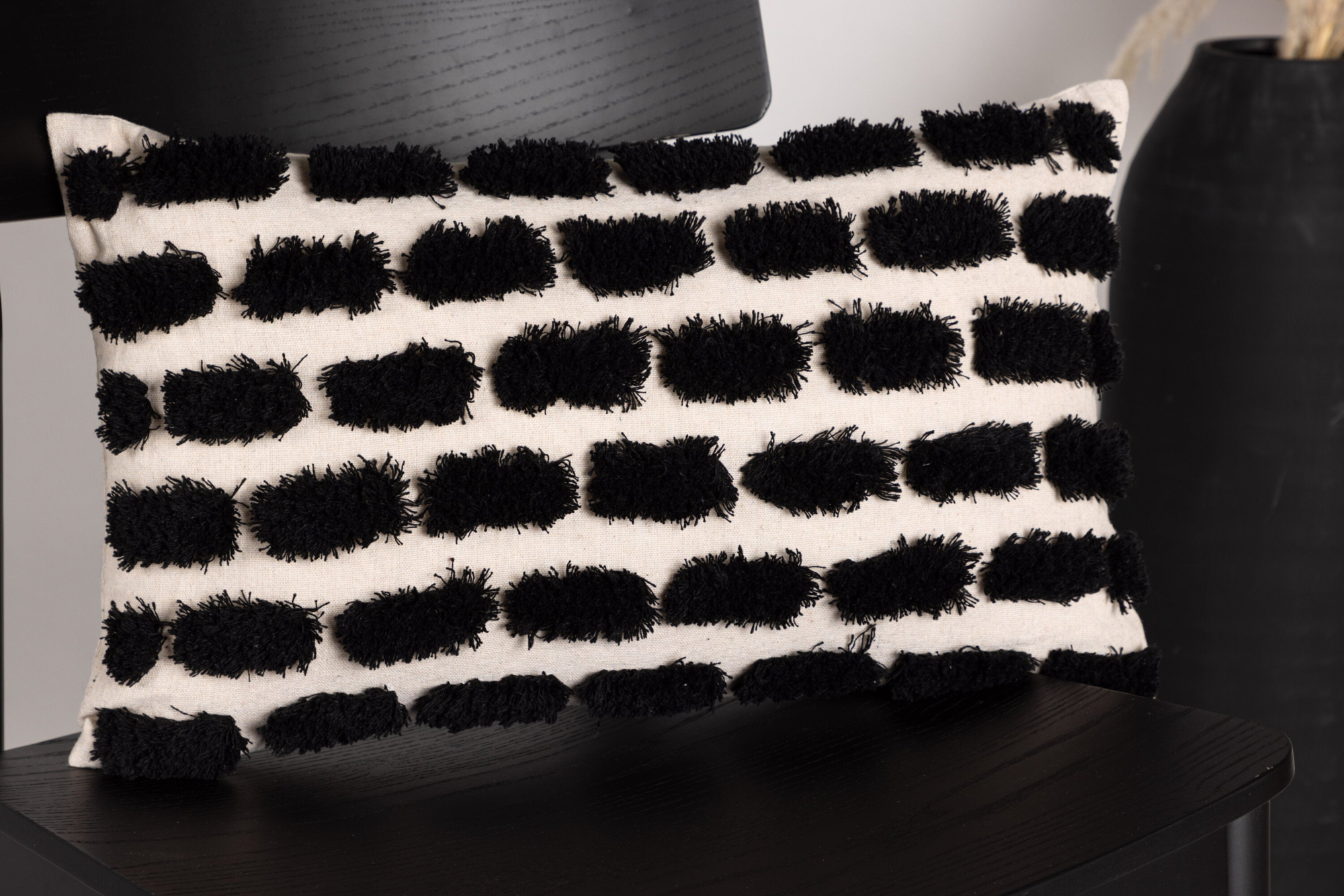 Ama Kussenhoes - 30x50cm - Zwart/beige