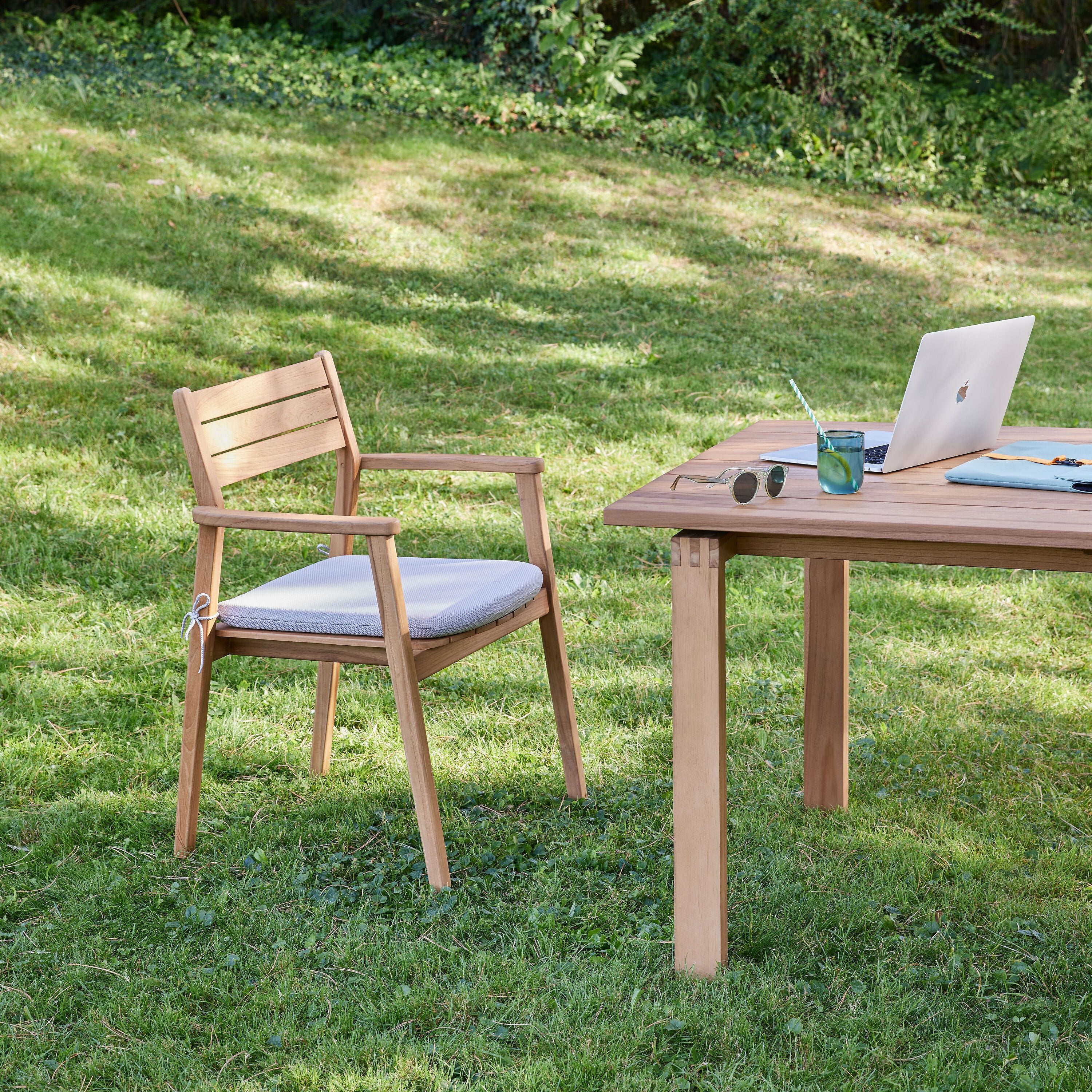 MALÉ Gartenstuhl - Holz / B: 57.5 cm x T: 56.5 cm x H: 84.5 cm