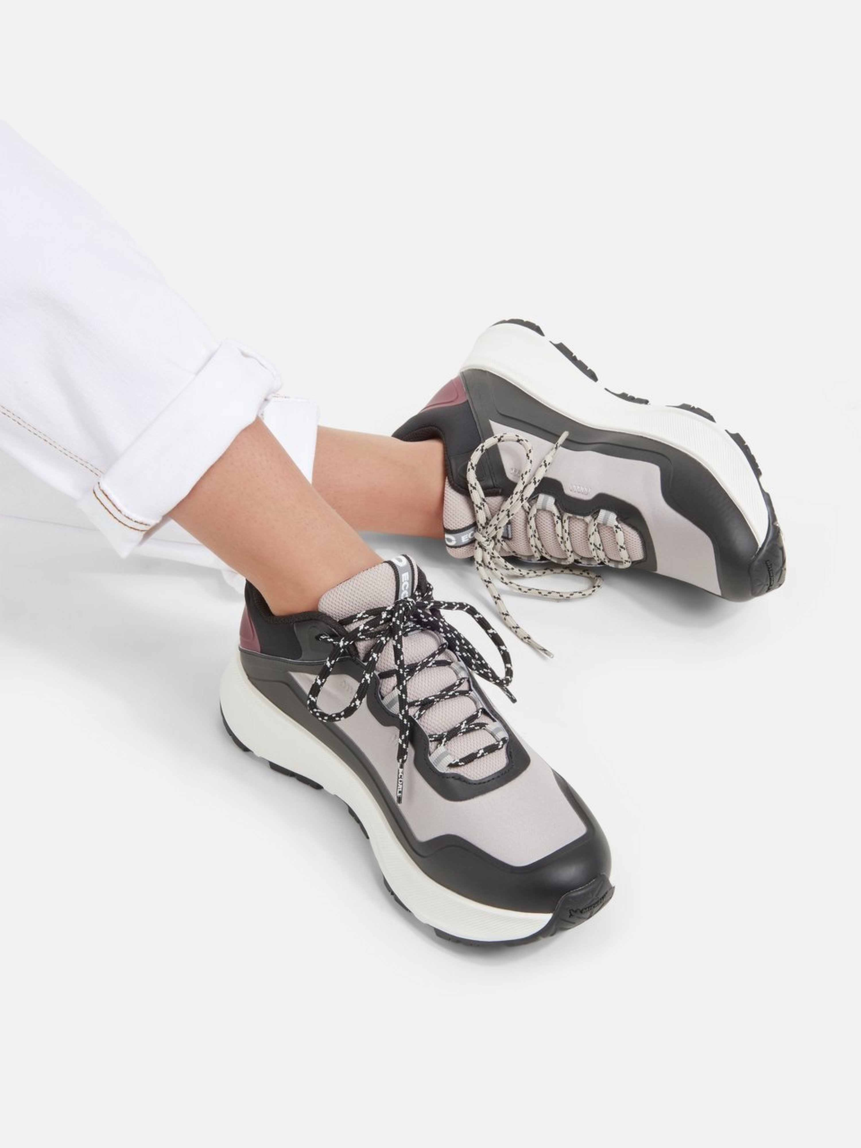 Sneaker