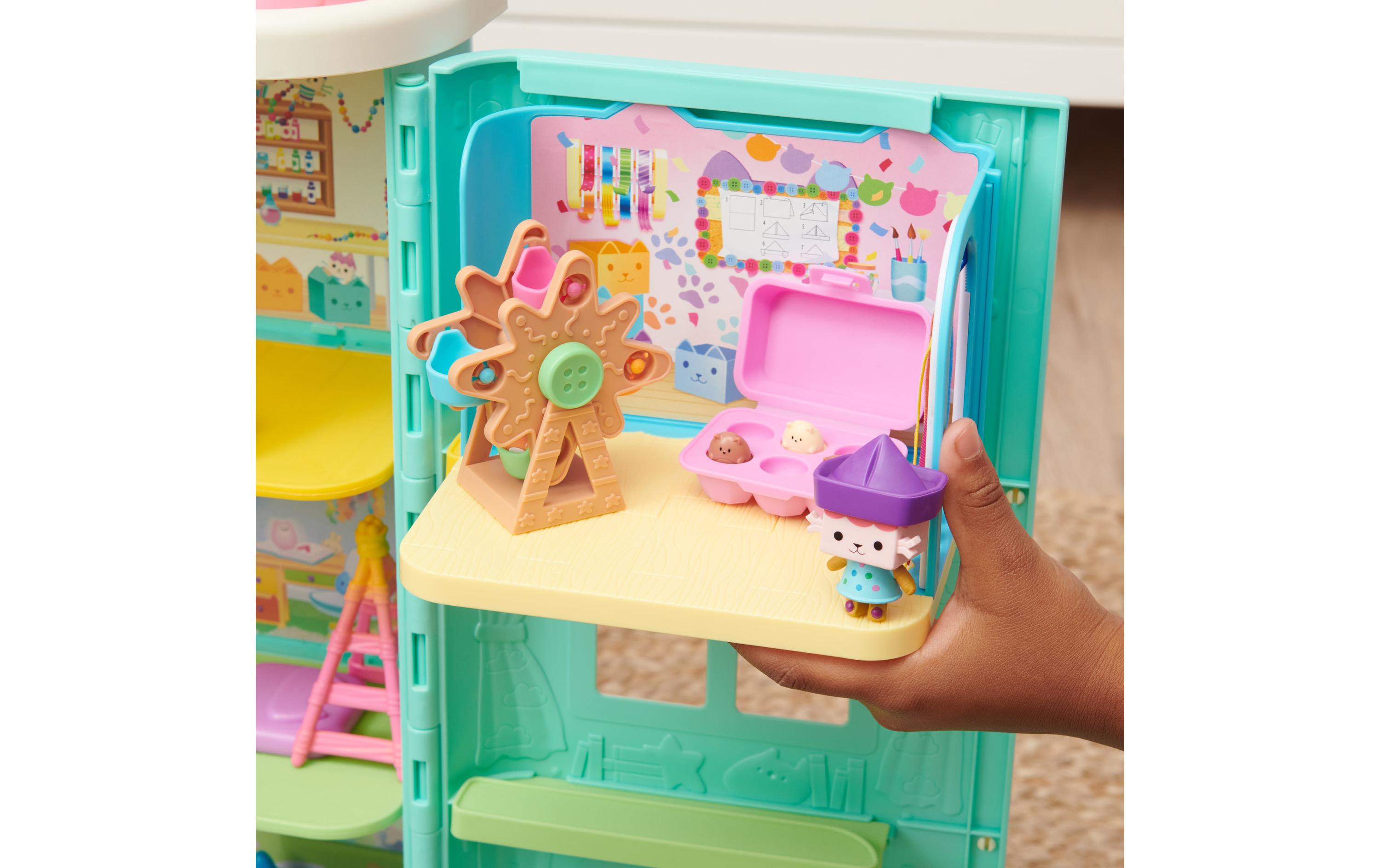 Gabby's Dollhouse Baby Box Bastelzimmer Deluxe RoomsDetaillierter 'Craft-a-riffic Room' und Bastelraum Deluxe von Baby Box