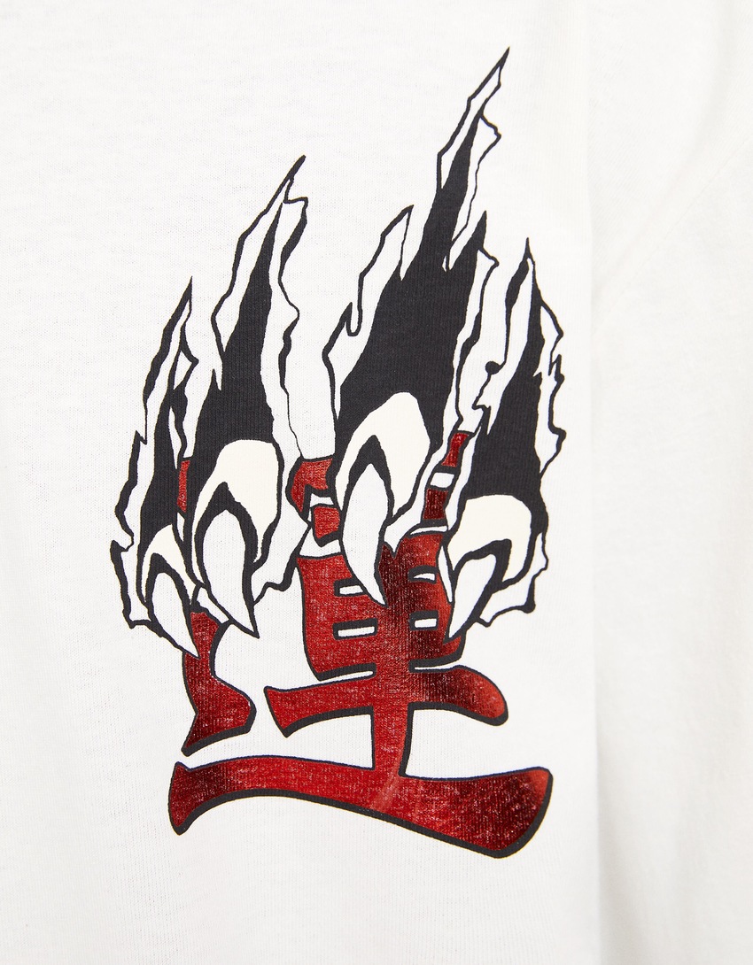 Camiseta de manga curta com estampa e modelagem quadrada