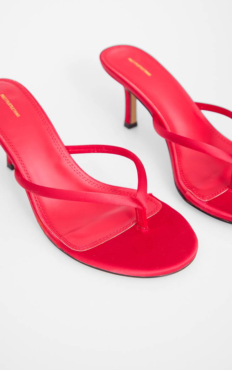 Rouge Mules À Talon Moyen Bout Rond En Satin Avec Bride Entre-orteils