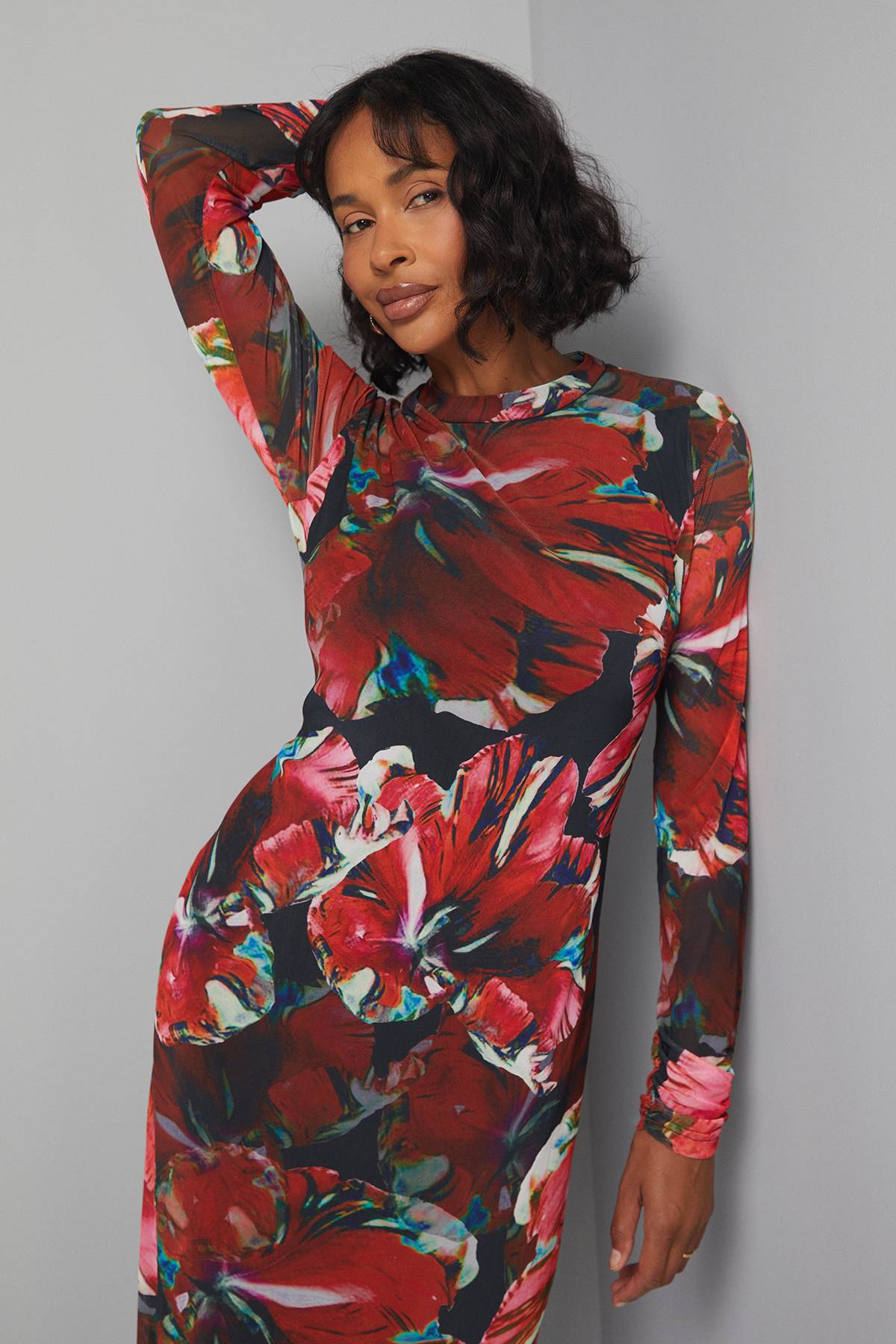 Wallis Robe Midi Noire à Col Montant en Mesh Floral