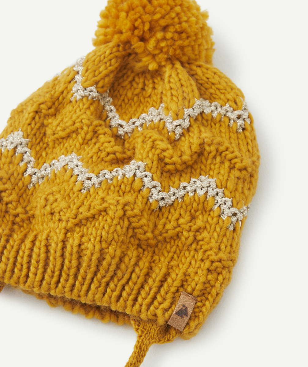 BONNET MOUTARDE EN FIBRES RECYCLÉES AVEC POMPON BÉBÉ FILLE