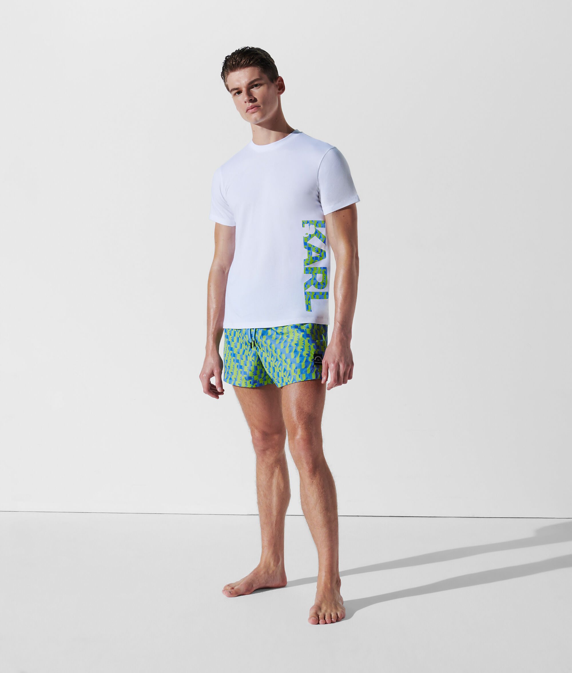 T-SHIRT AVEC LOGO ABSTRAIT