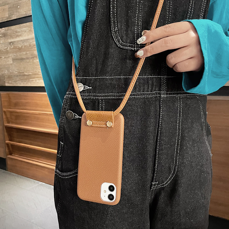 iPhone 11 Necklace Leder Schutz Hülle   Handykette (140cm) - Braun