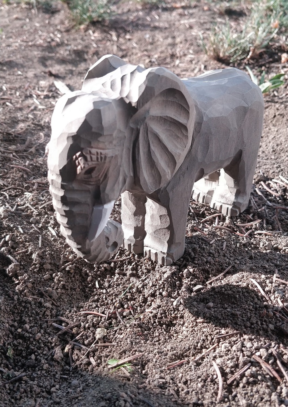 Figurine eléphant en bois