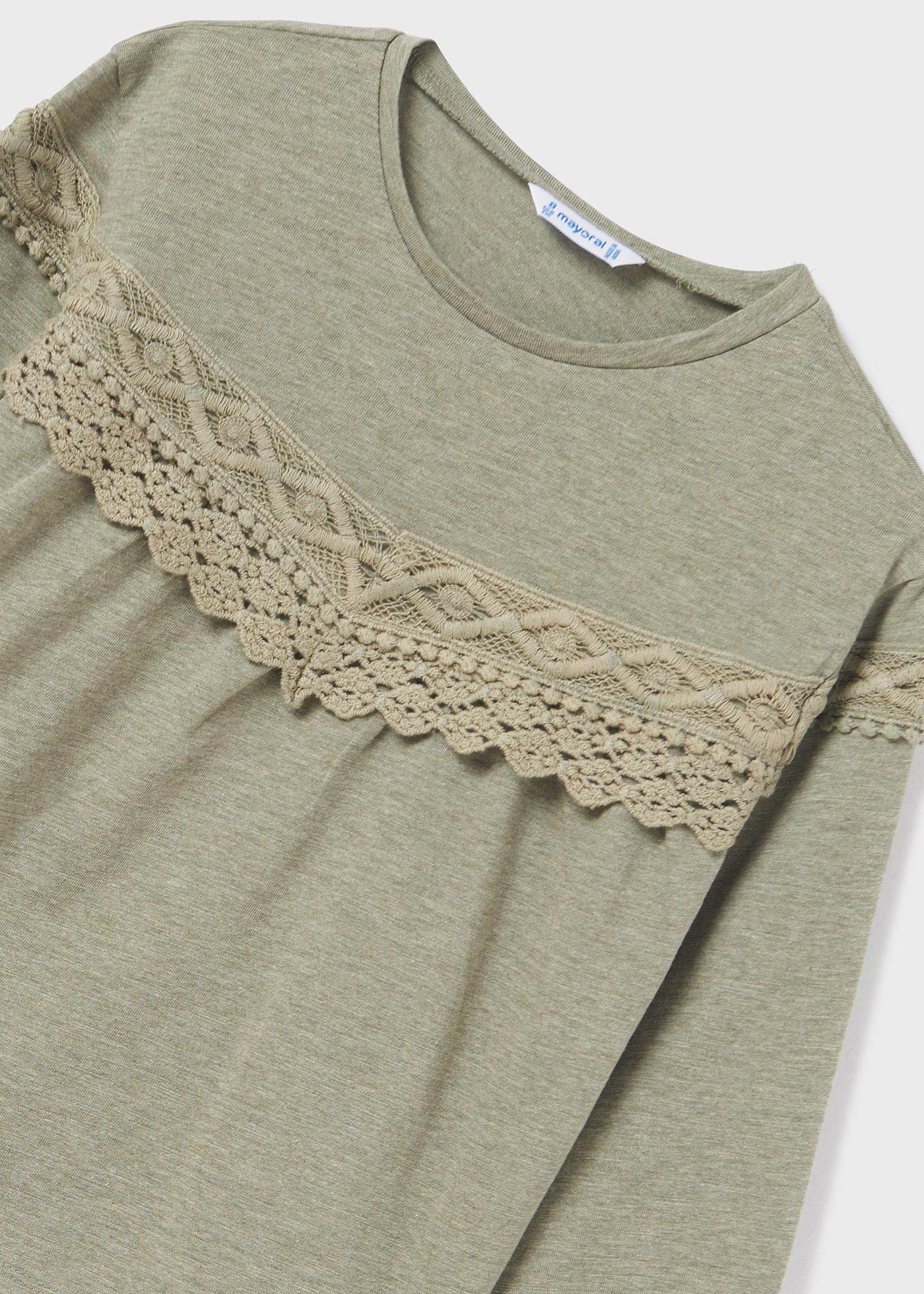 Camiseta infantil Better Cotton com fita bordada