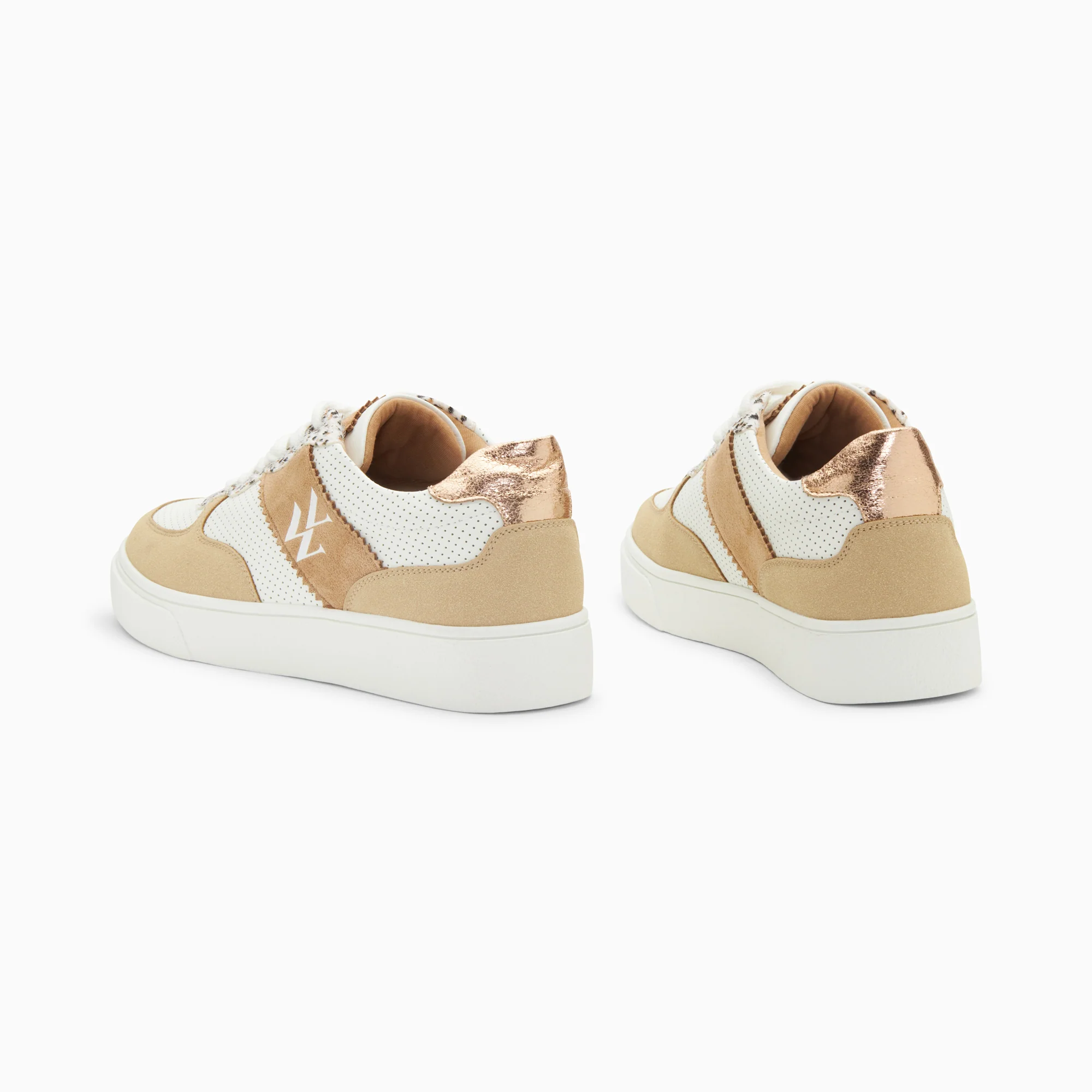 Sneakers-Baskets monogramme Flavie perforées blanc et beige à lacets