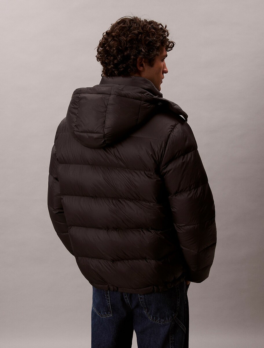 CALVIN KLEIN<br>Jaqueta de penas com capuz