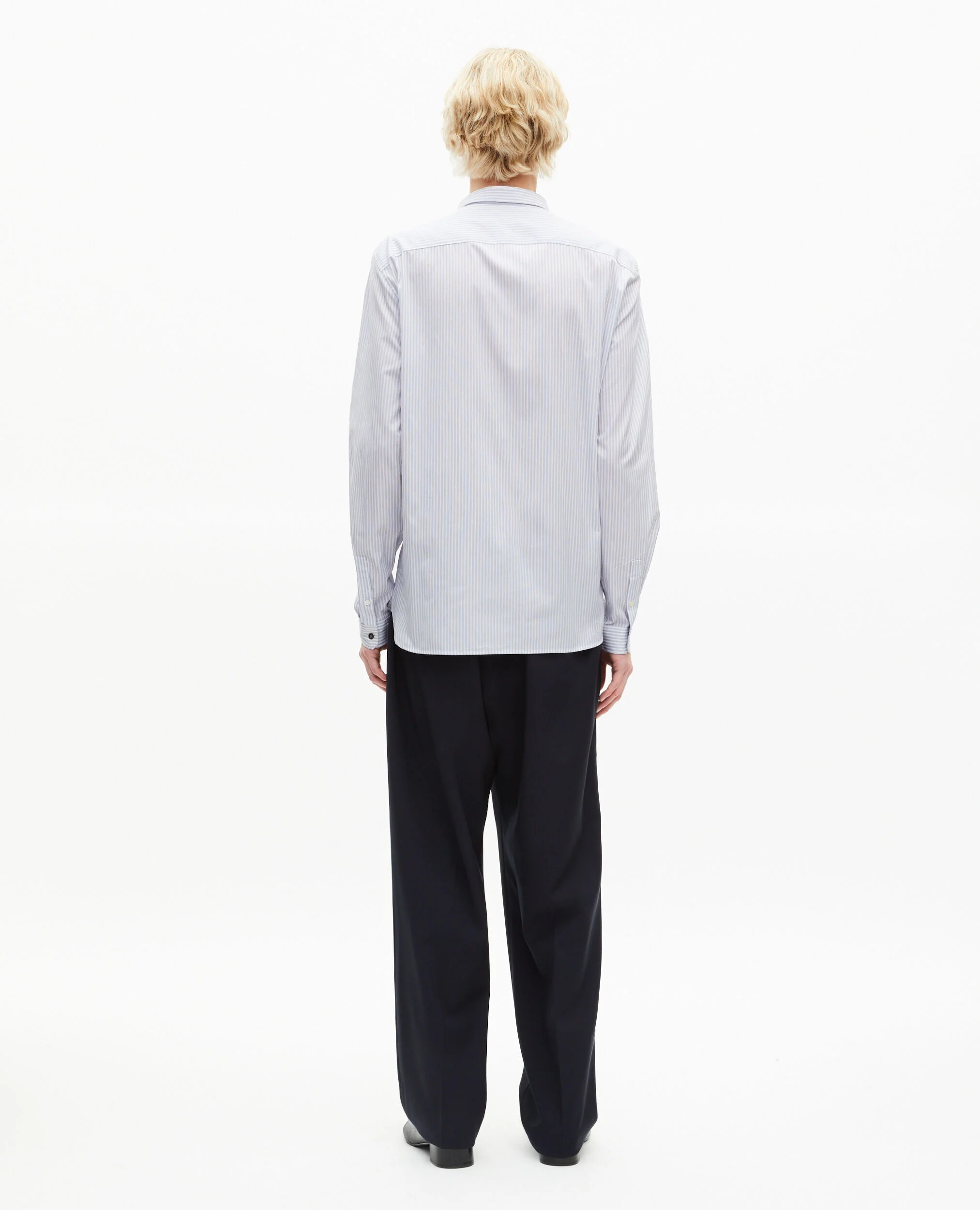 Chemise à fines rayures bleu clair