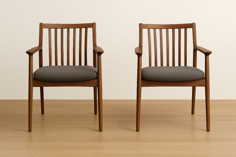 2er Set Outdoor Stühle mit Armlehnen aus Massivholz und Polyesterpolsterung Dunkelbraun 55x55x80 cm