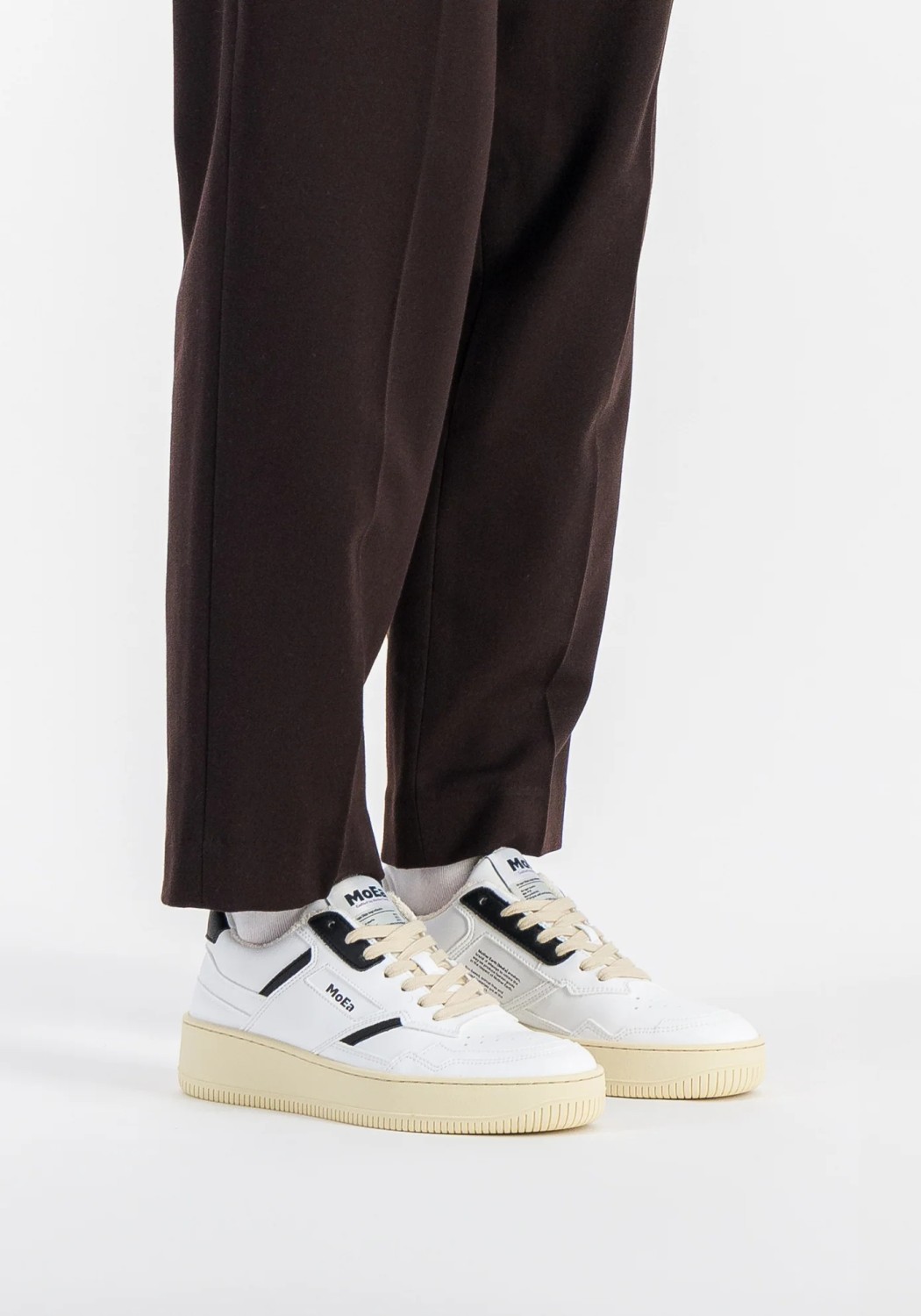 MoEa Gen1 Retro White & Black