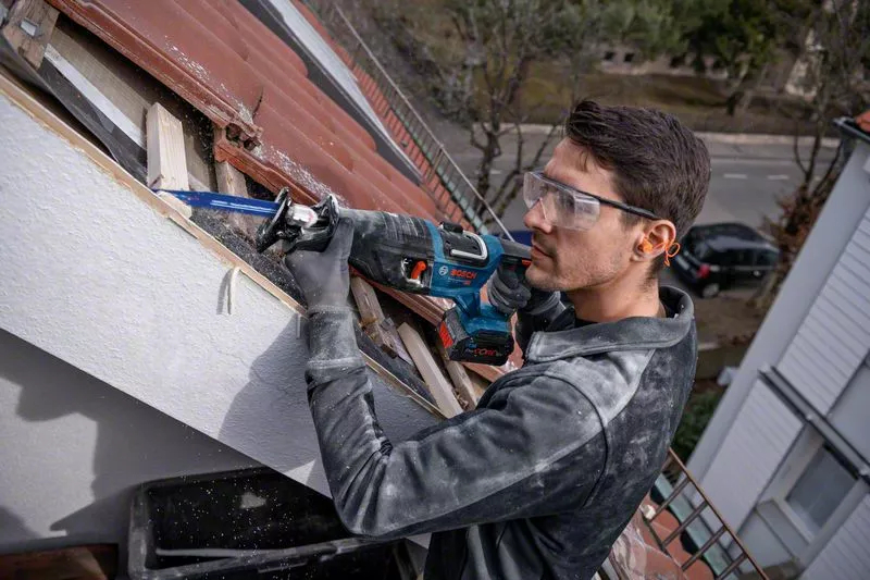 BOSCH COMBI-KIT 4 18V Tool: GSR 18V-90C + GDX 18V-210C + GBH 18V-24C + GSA 18V-28 + 1 4.0 AH battery (PROCORE) + 2 5.5 AH battery (PROCORE) + GAL 1880CV (L)PROFESSIONAL
