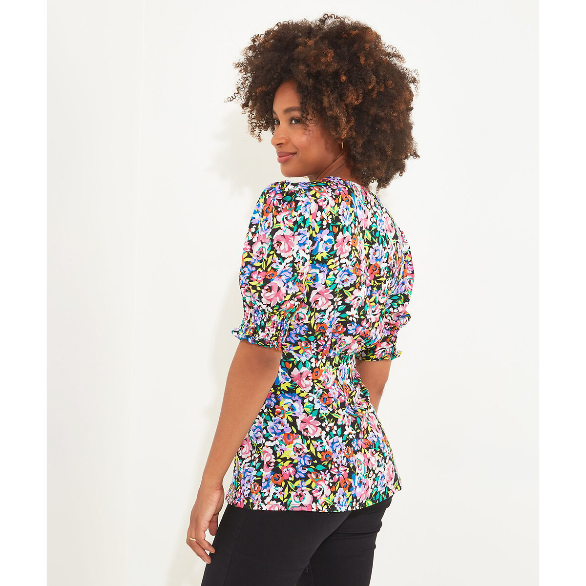 Blusa JOE BROWNS com decote em V e estampa floral