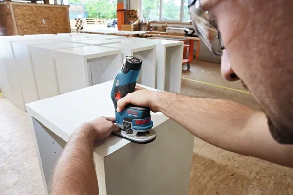 Bosch AKKUKANTFRÆSER GKF 12V-8 SOLO - SOLO