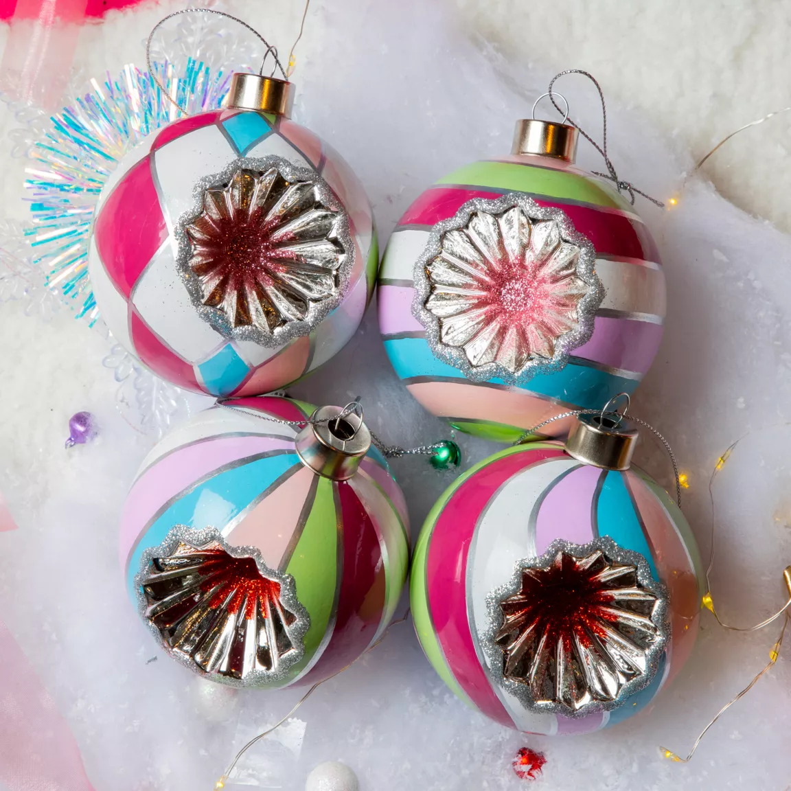 Lot de 12 boules de Noël en verre (D80 mm) Diamants colorés
