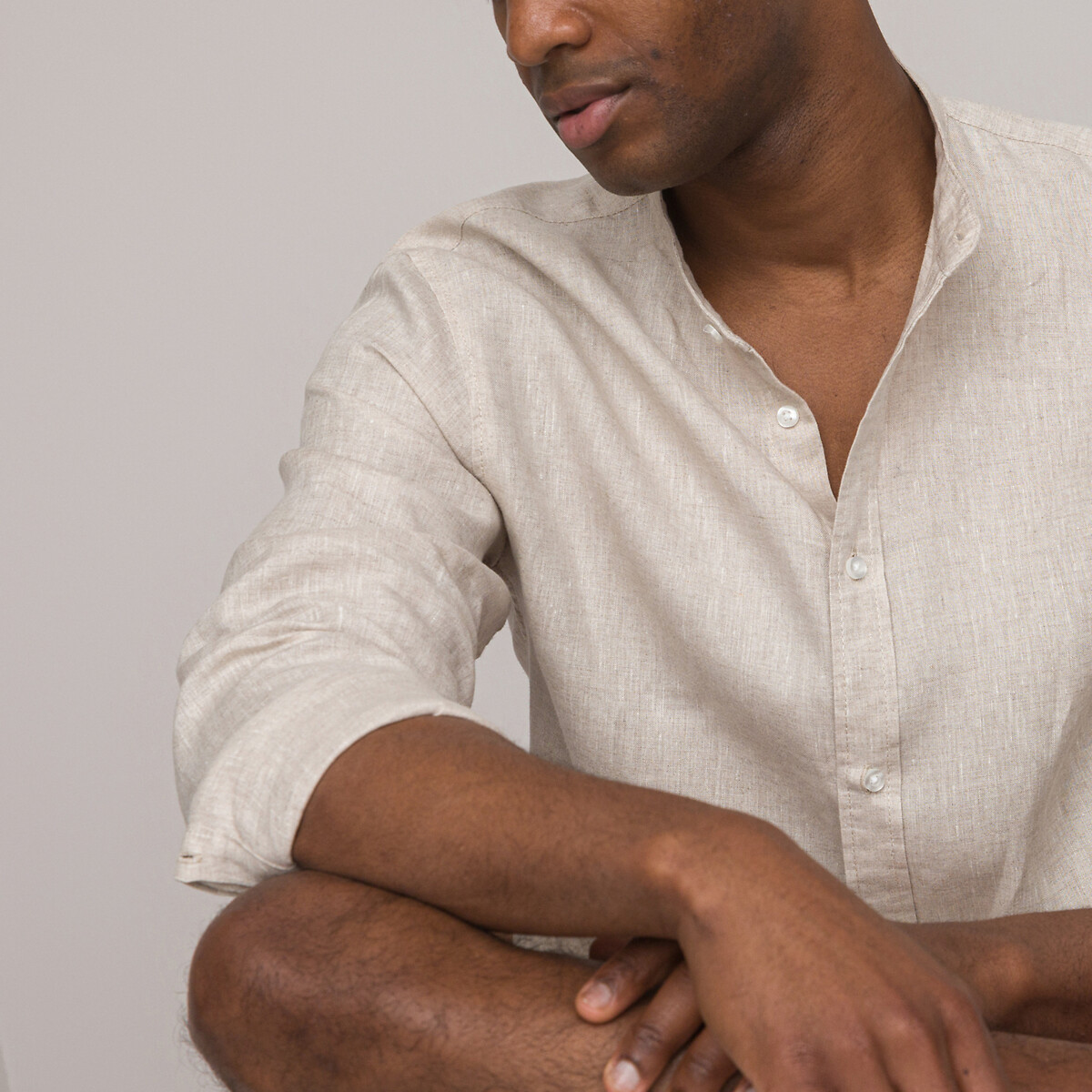 COLEÇÕES LA REDOUTE<br>Camisa reta, gola mandarim, em linho, assinatura AURELE