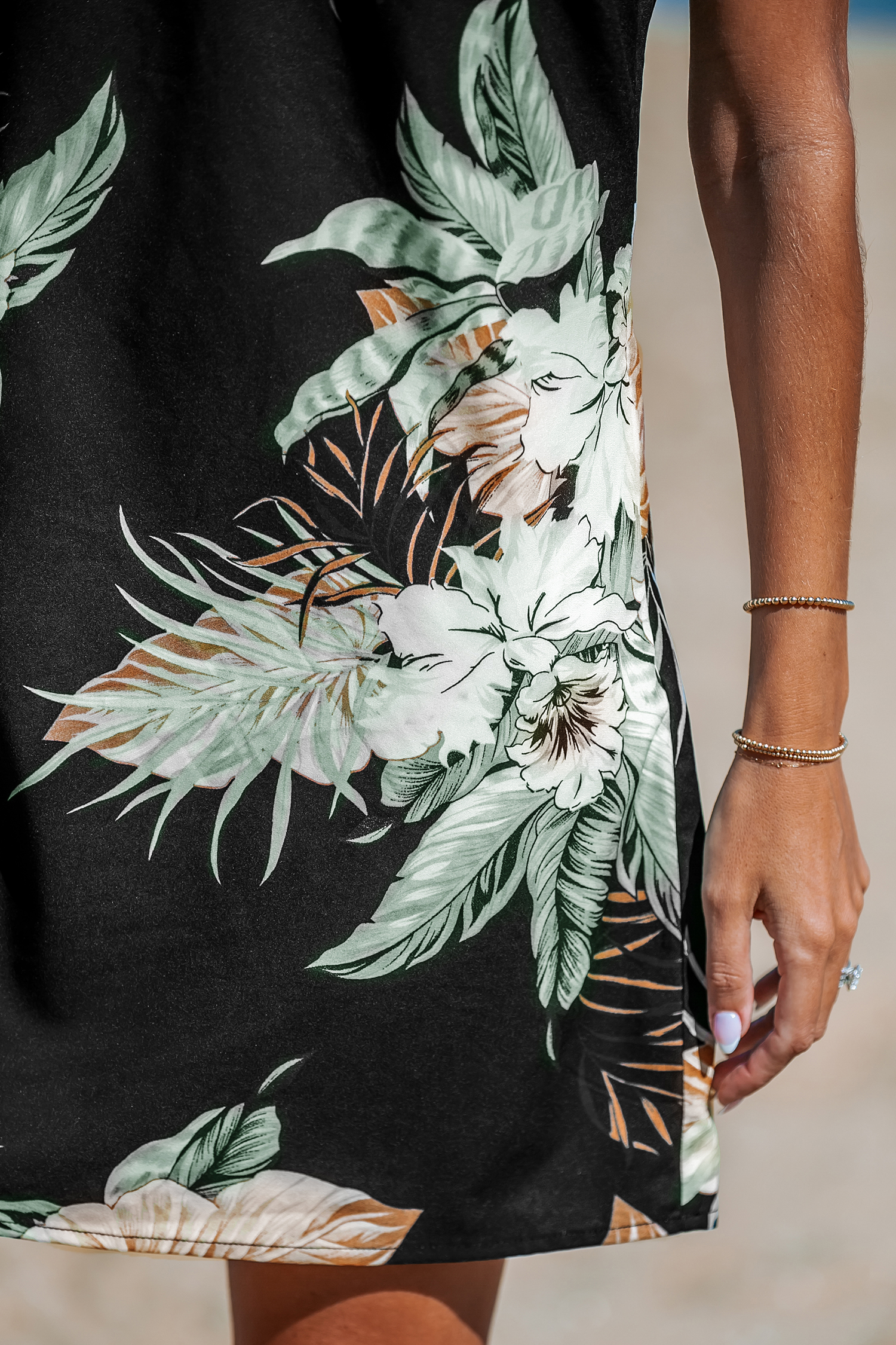 Robe mini trapèze sans manches noire