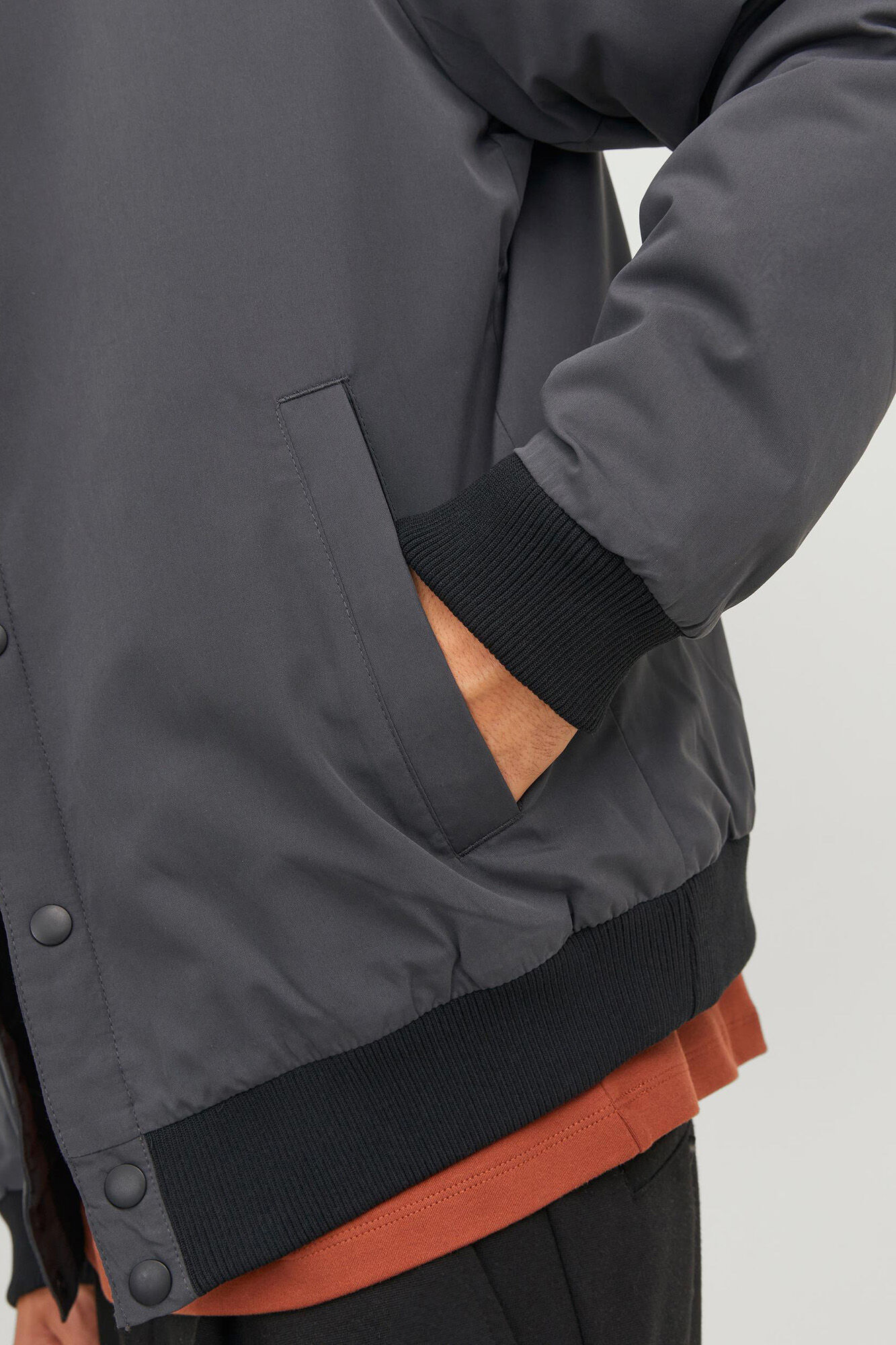 Jaqueta bomber estilo universitário