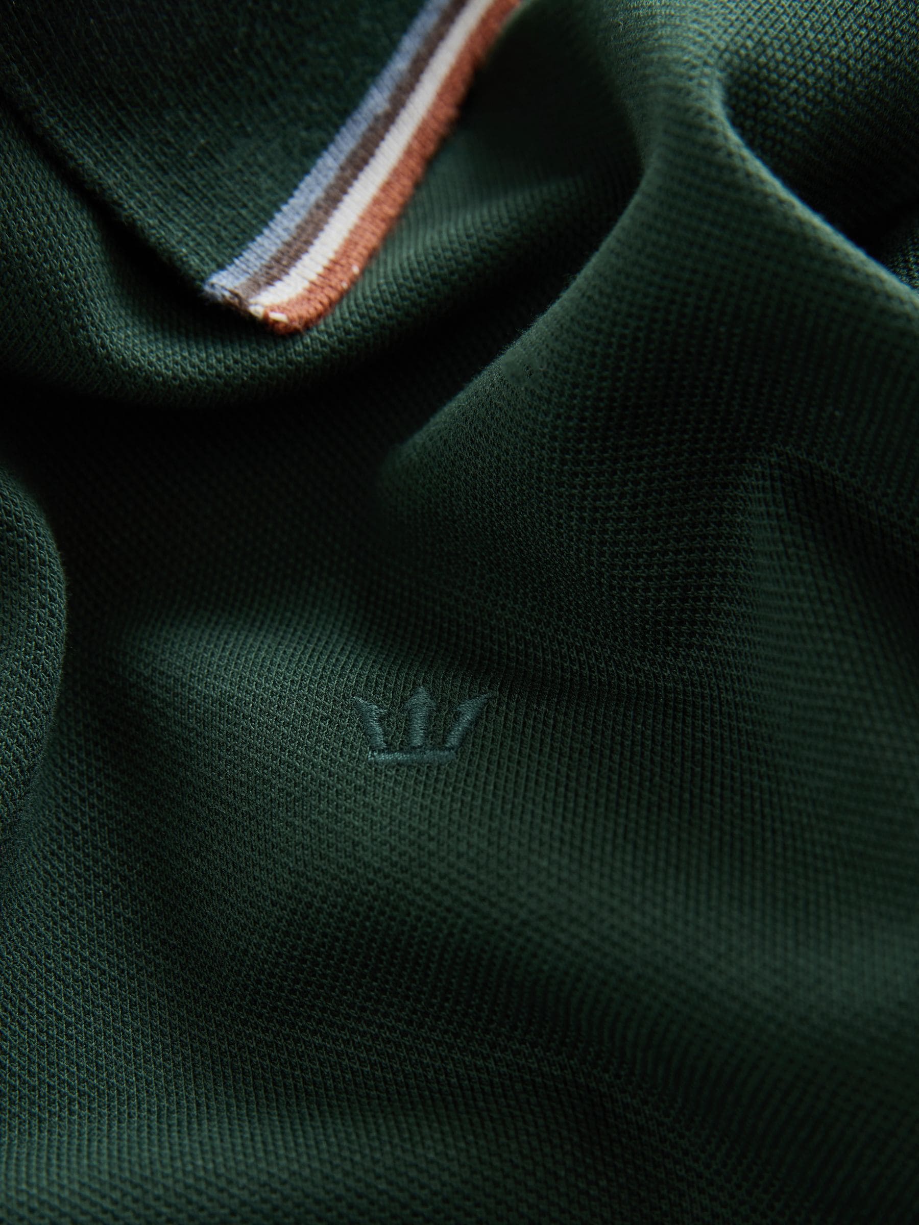 Groen - Regular fit poloshirt met korte mouwen en contrasterende randen