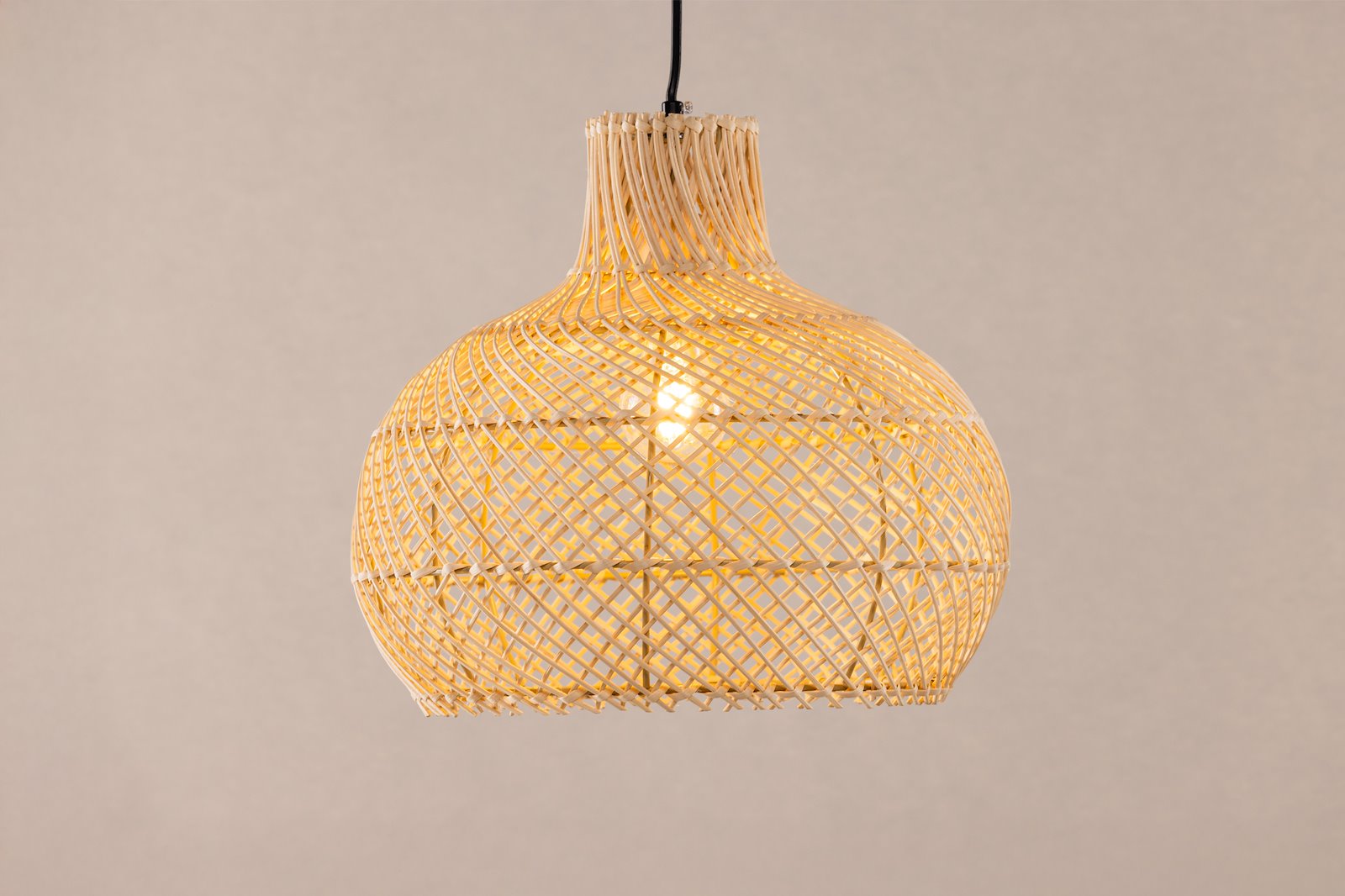 Varekil taklampe Skjerm i rotting med sort ledning