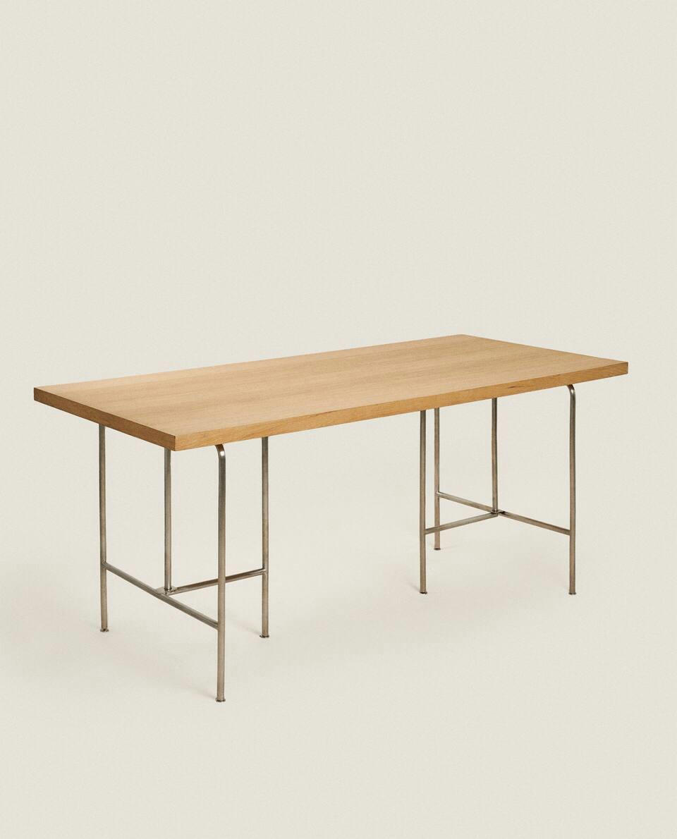 MESA DE ESCRITÓRIO EM MADEIRA E METAL