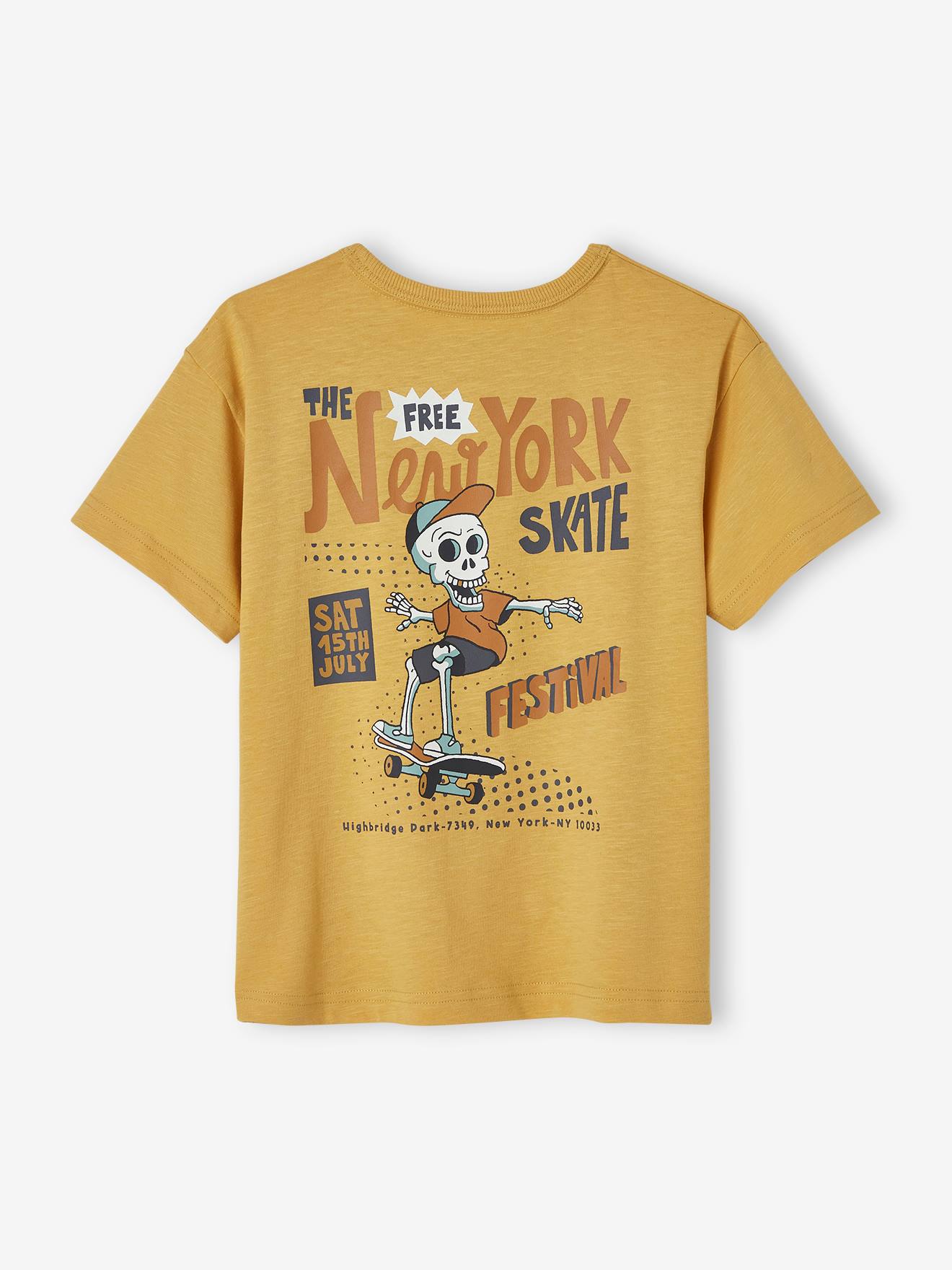 Camiseta infantil cinza com estampa gigante nas costas.