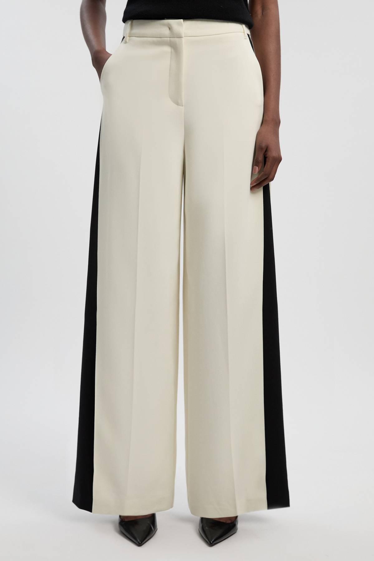 KarenMillen Pantalon Tailleur Évasé à Contraste de Couleur en Tissu Stretch Compact