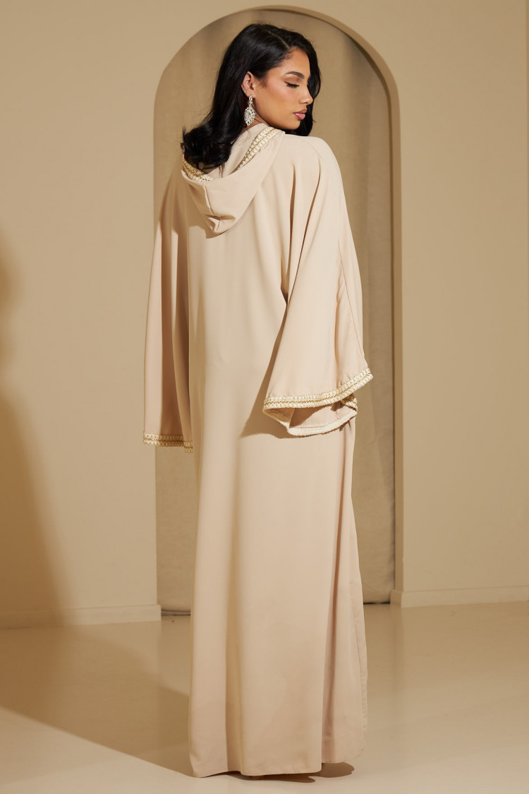 Abaya beige à capuche avec détails dorés