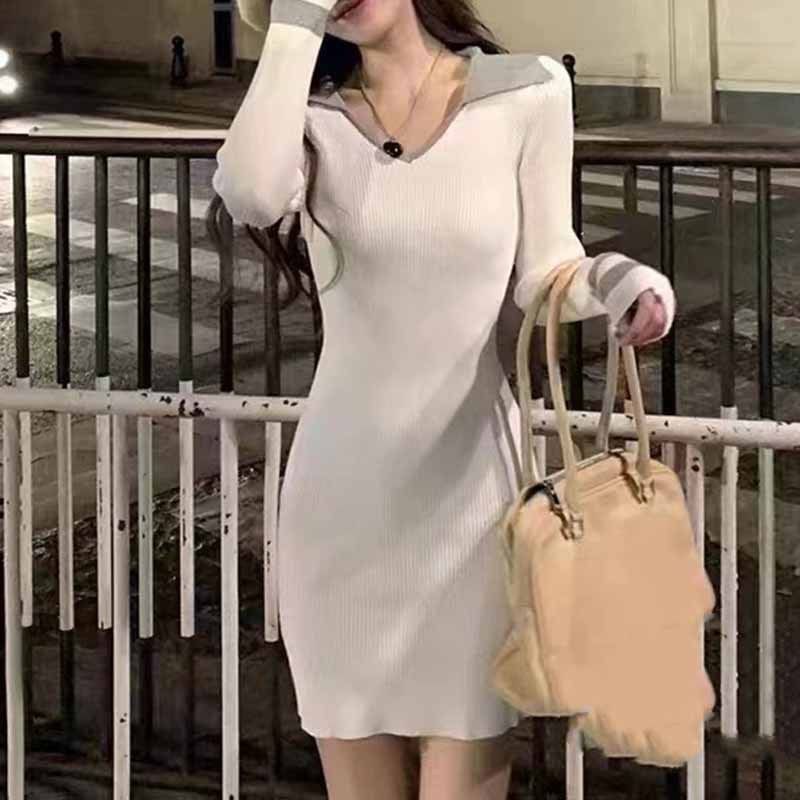 Angel Shine - V-hals tweekleurige skinny gebreide mini-jurk