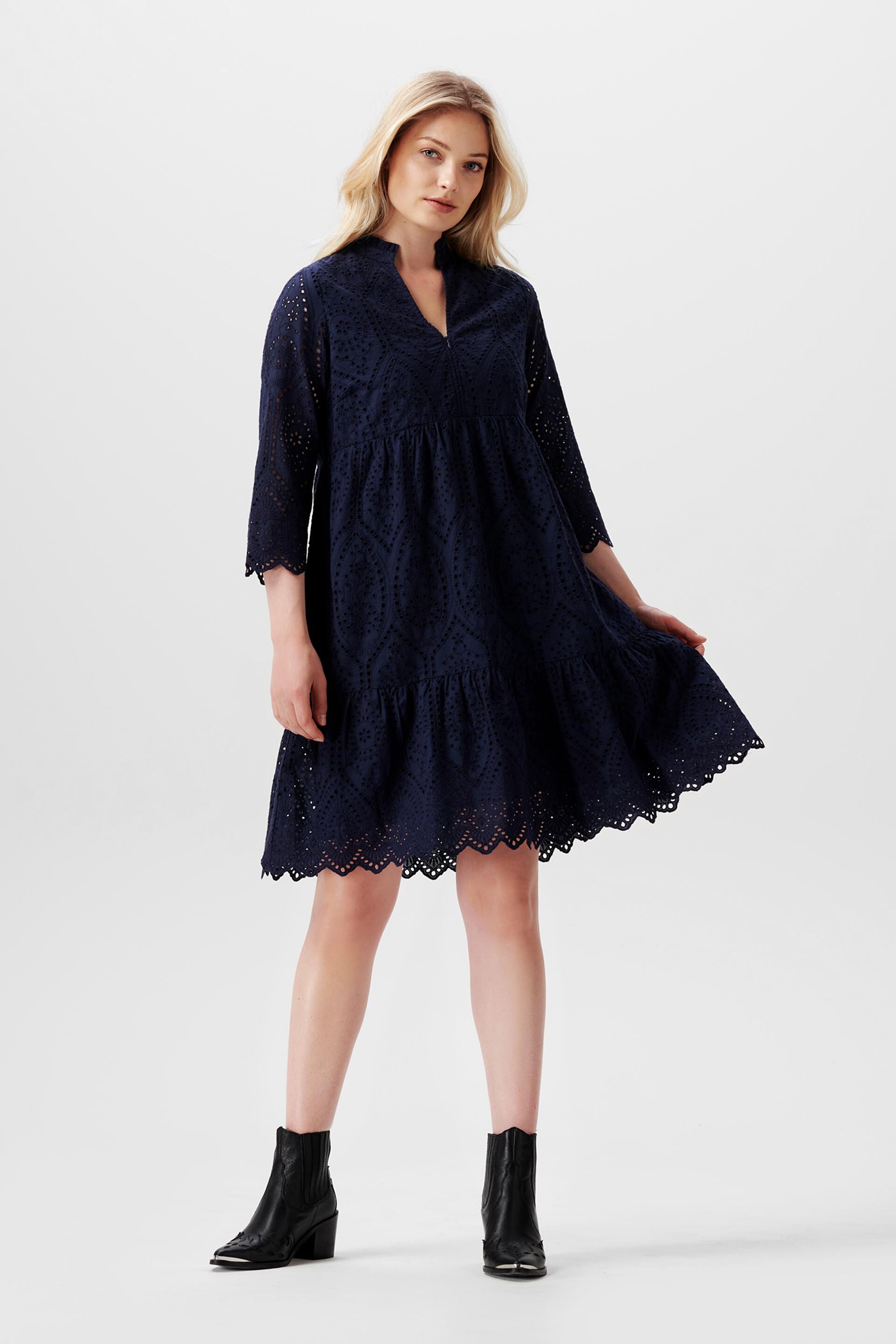 Robe ornée de broderie anglaise avec fonction d’allaitement