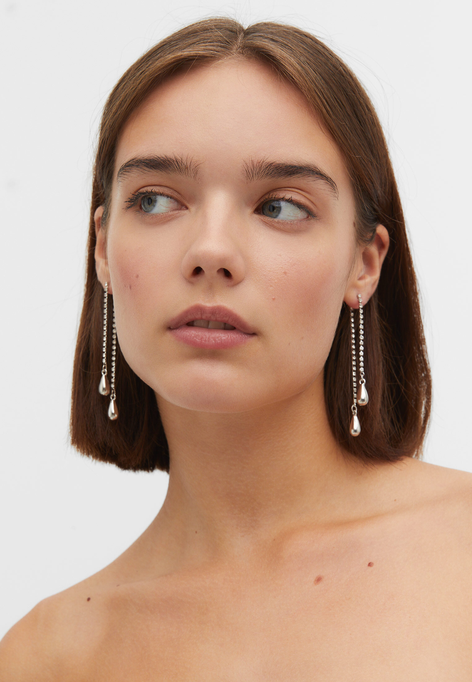 Brincos em cascata com strass em formato de gota