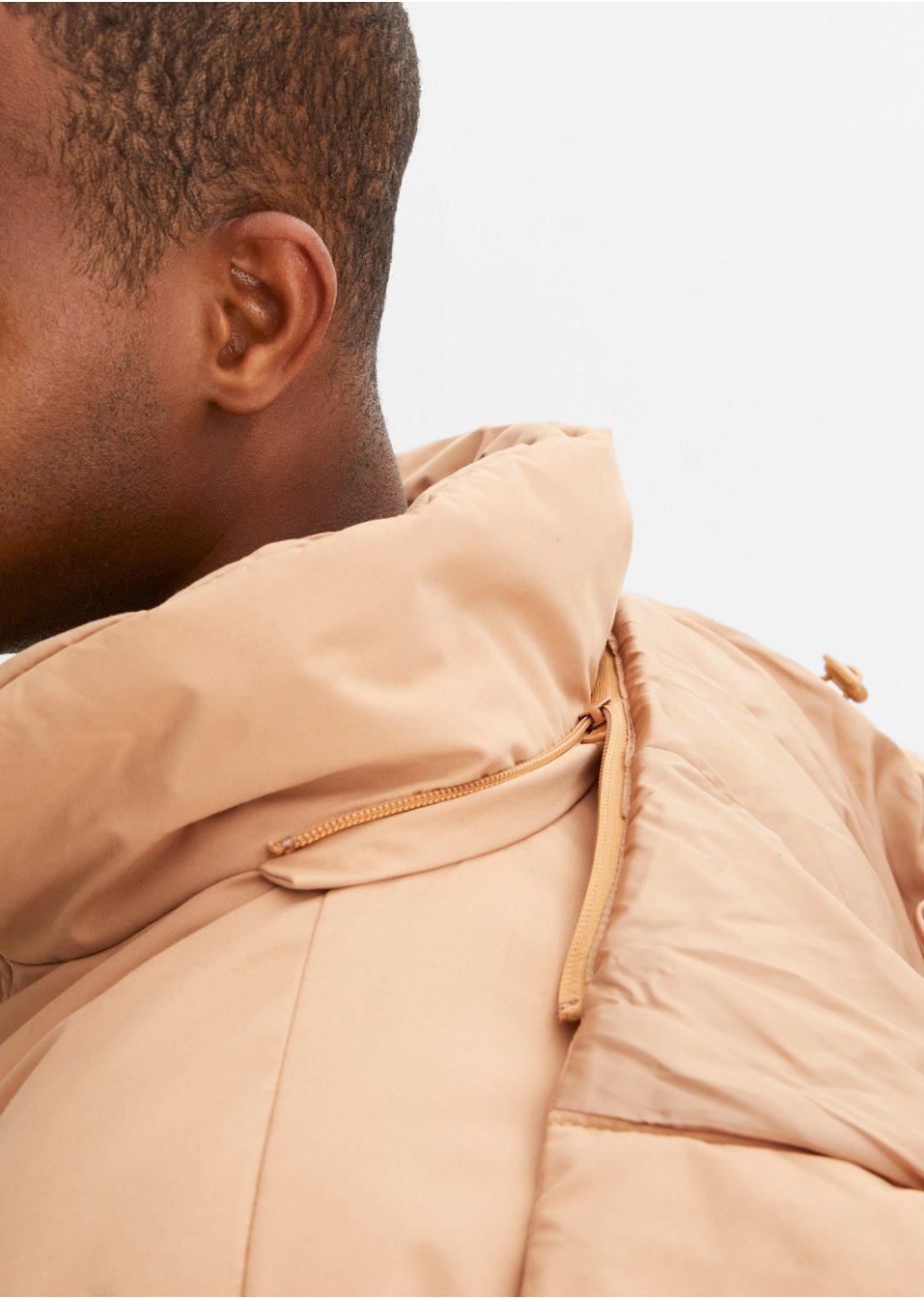 Veste matelassée avec capuche amovible et cordon coulissant en polyester recyclé