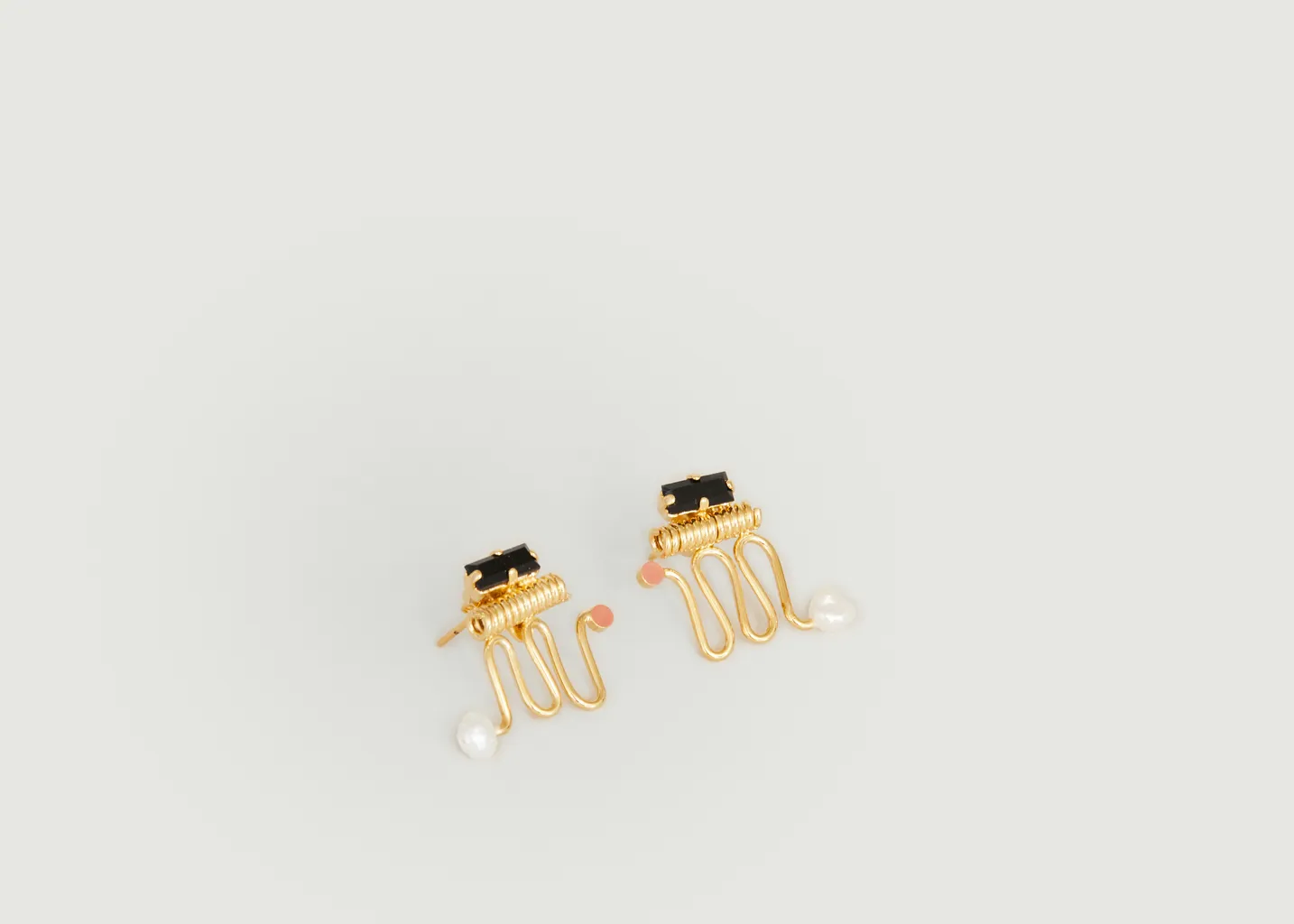 Boucles d'oreilles puces Ettore totem en laiton doré à l'or fin 24 carats Judith Benita