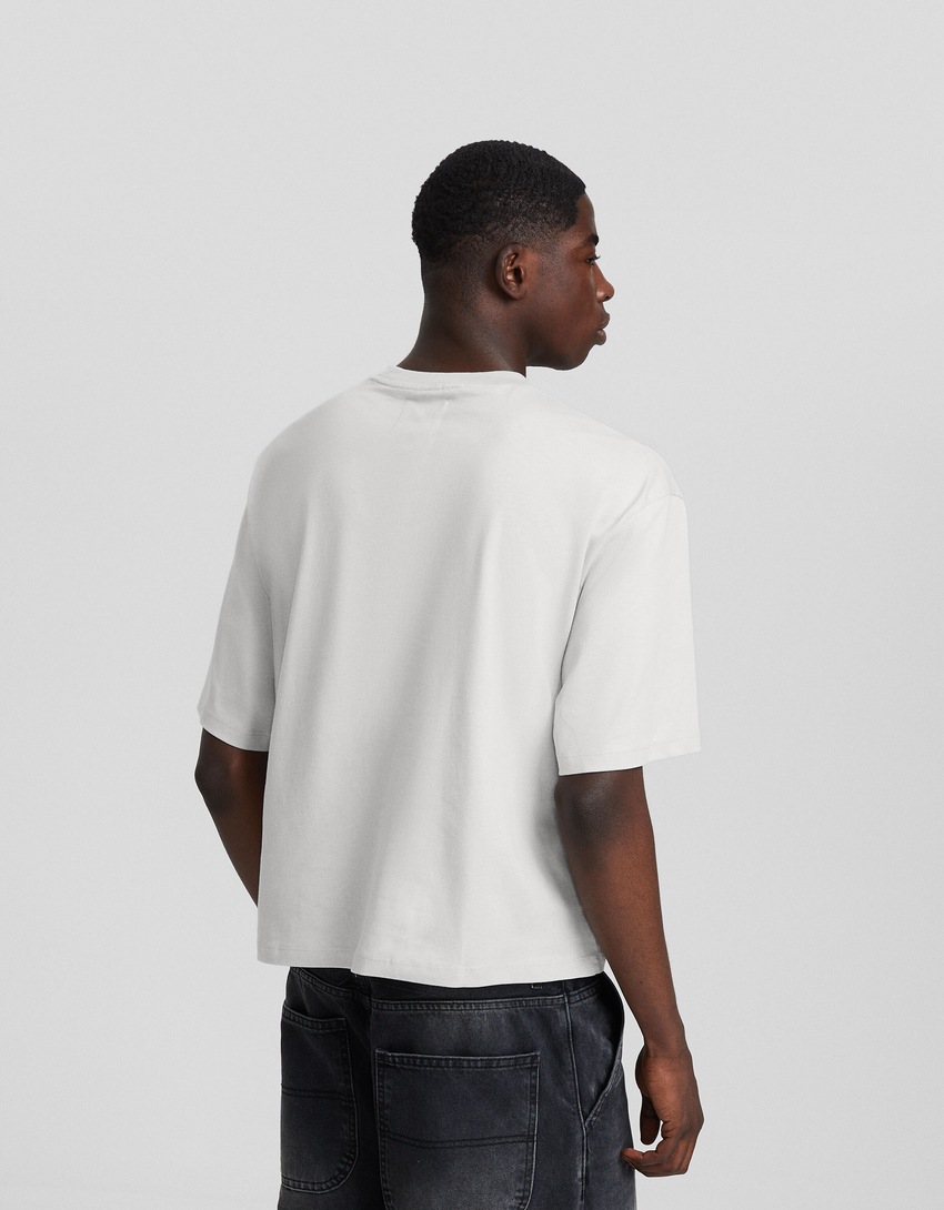 Camiseta de manga curta com modelagem quadrada