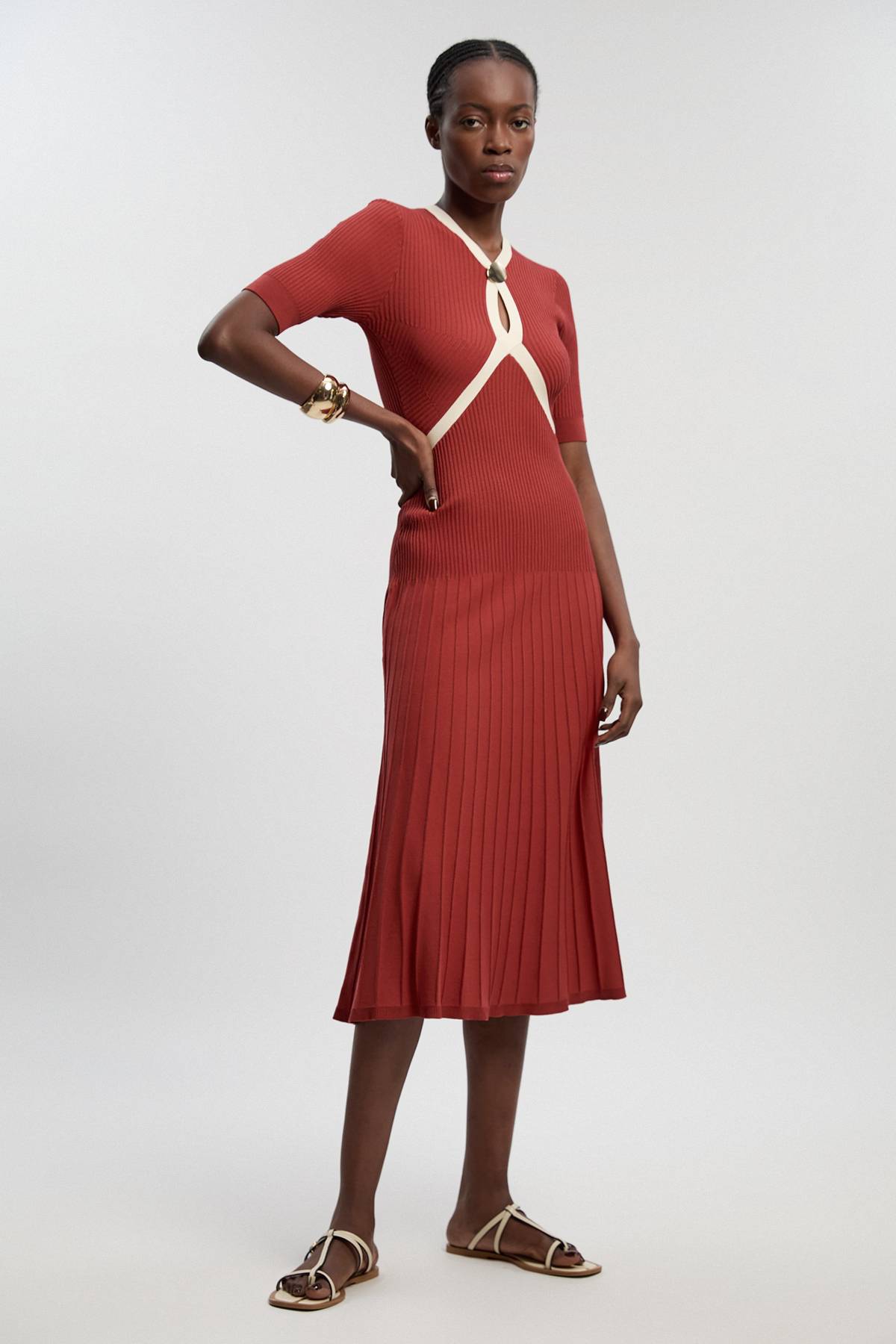KarenMillen Robe Midi À Manches Courtes Jupe Ample Avec Détails En Maille Côtelée