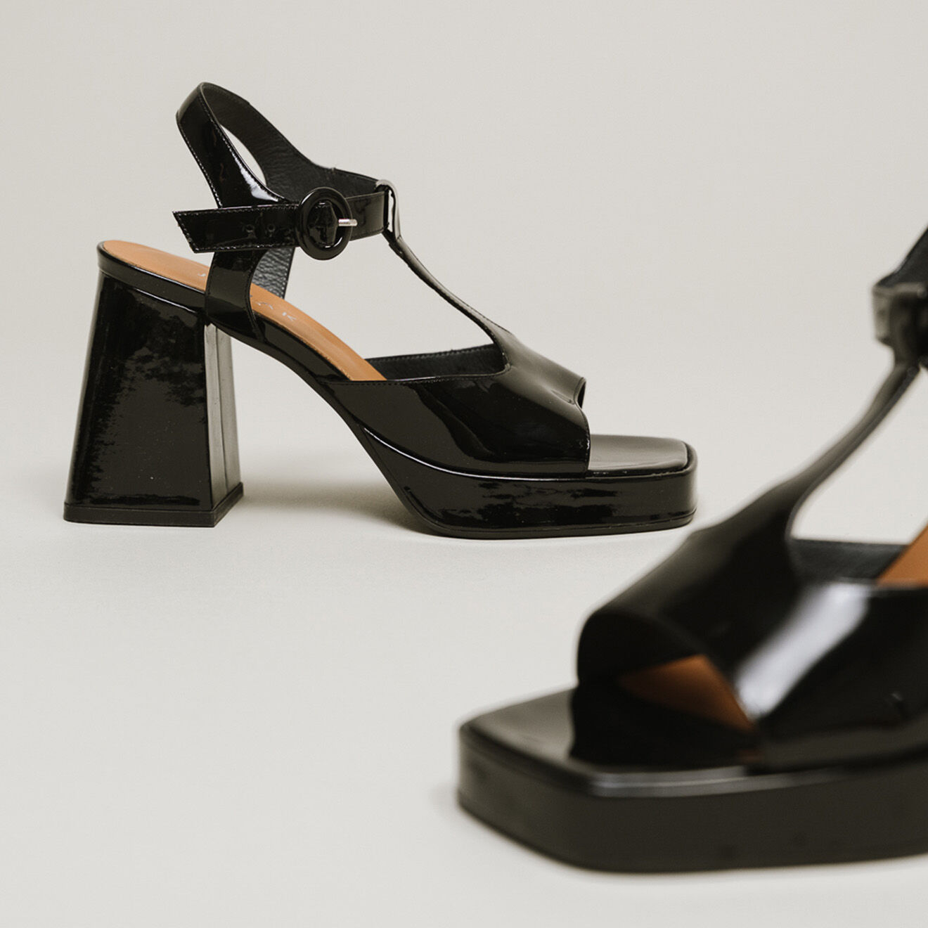 Jonak Sandales en Cuir verni Dixie noires - Talon 7 cm