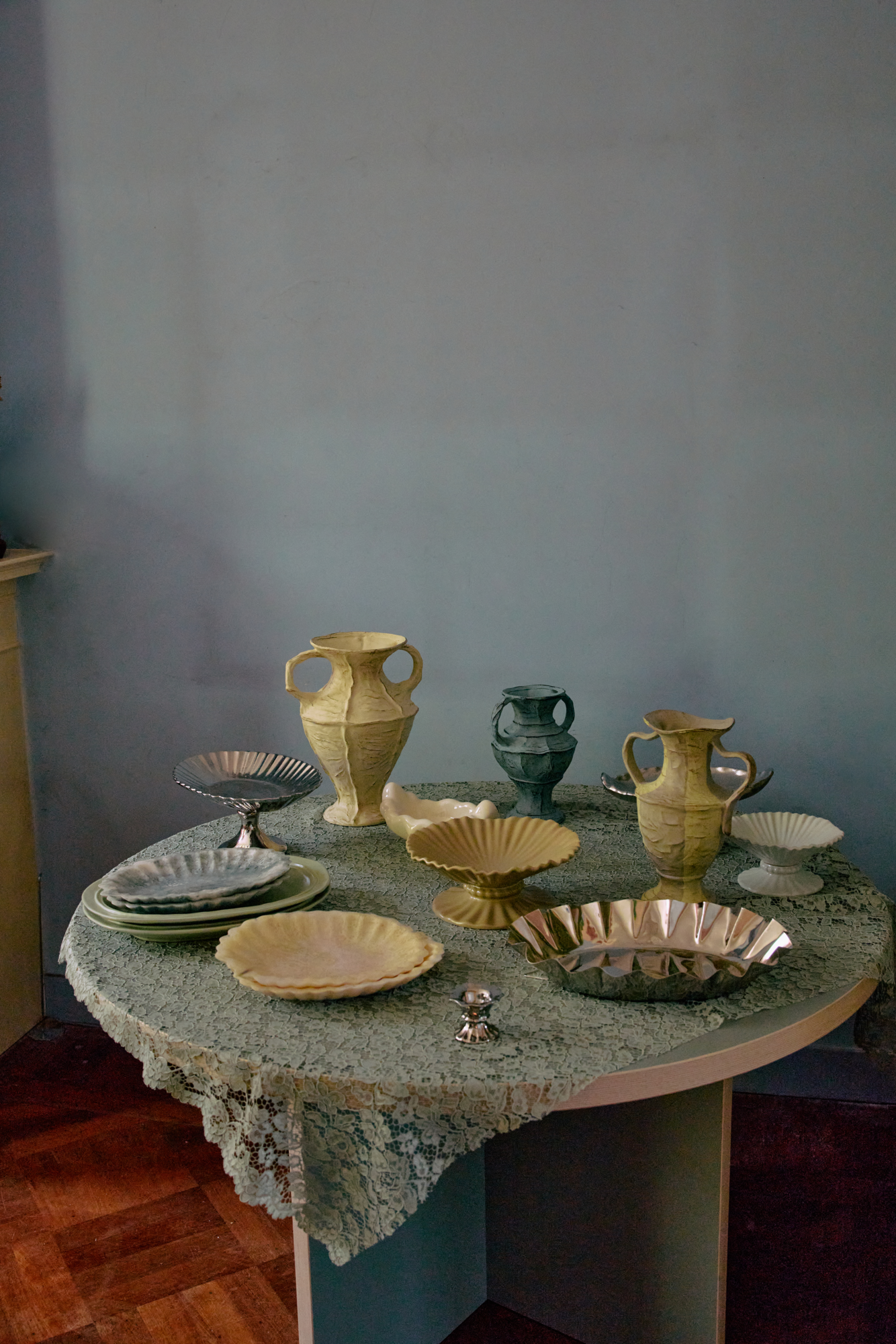New classics serveerschaal resin pale blue