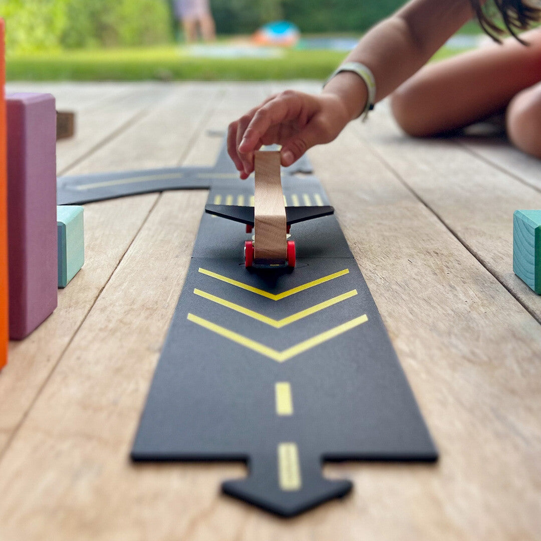 Waytoplay runway vliegveld met vliegtuig