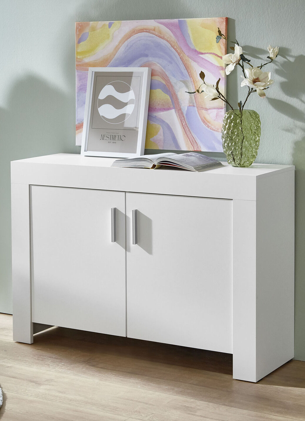 Kommode mit Griffen in Aluminium-Optik