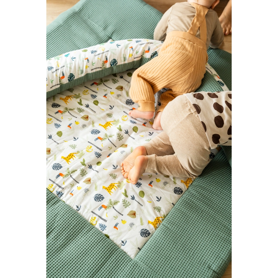 Ullenboom Krabbeldecke Waffelpique Motiv Salbeigrün Regenwald 120x120 cm