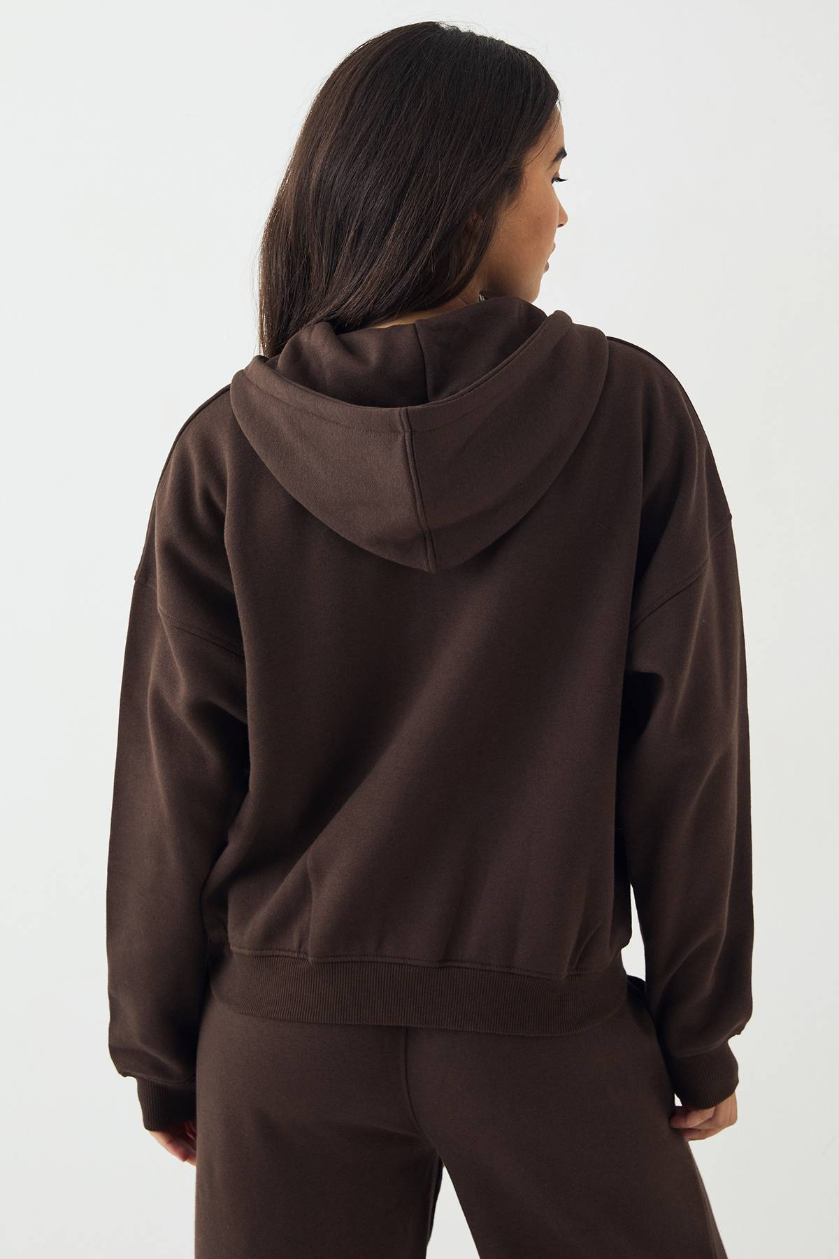Sweat à Casynthétiqueche Zippé DSGN Studio avec Appliqué en Tissu Assorti