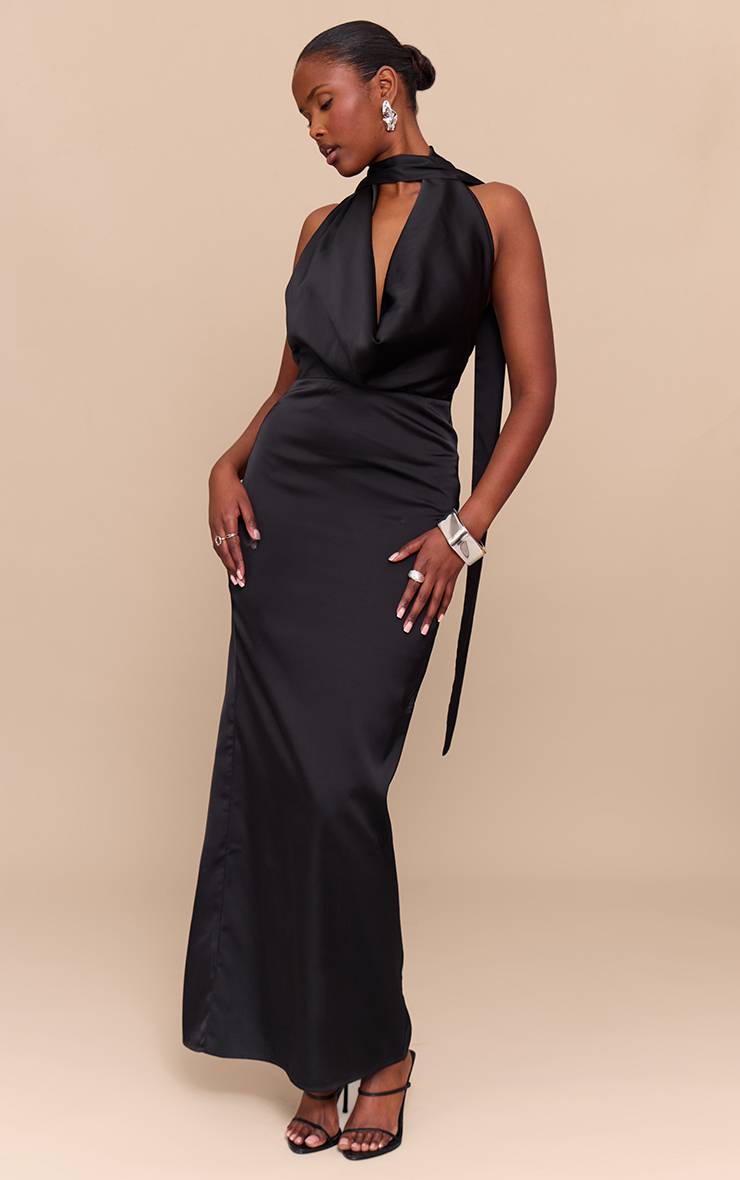 Noir Robe Longue Drapée En Satin À Col Bénitier