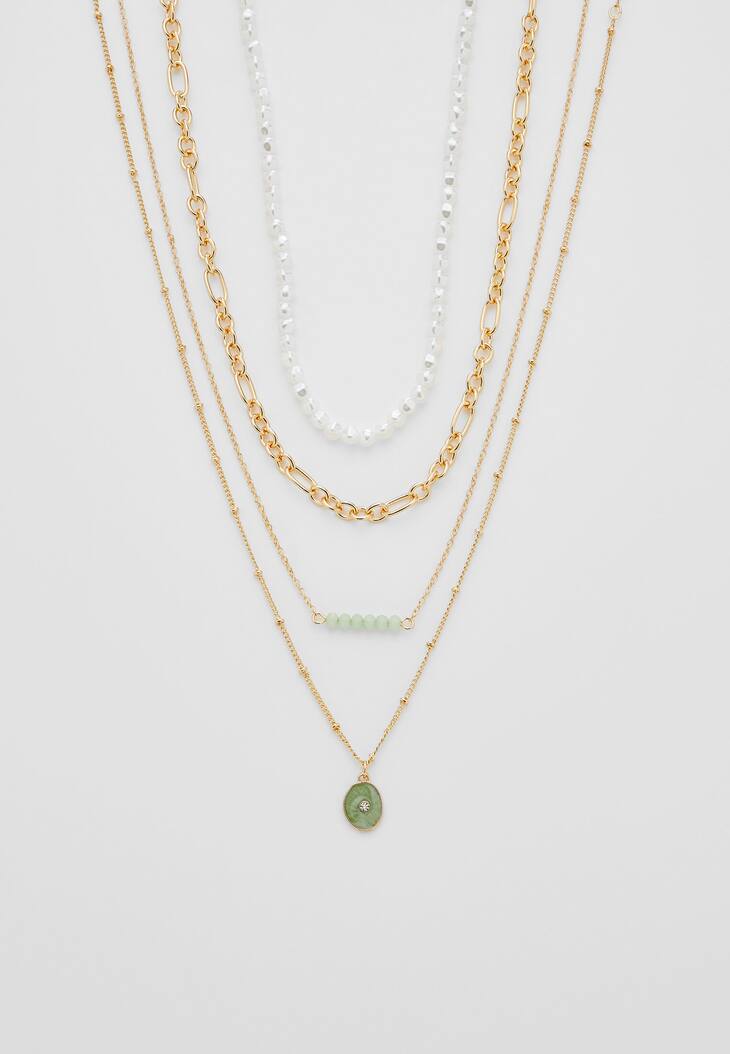 Conjunto de 4 colares com pedras e pérolas artificiais.